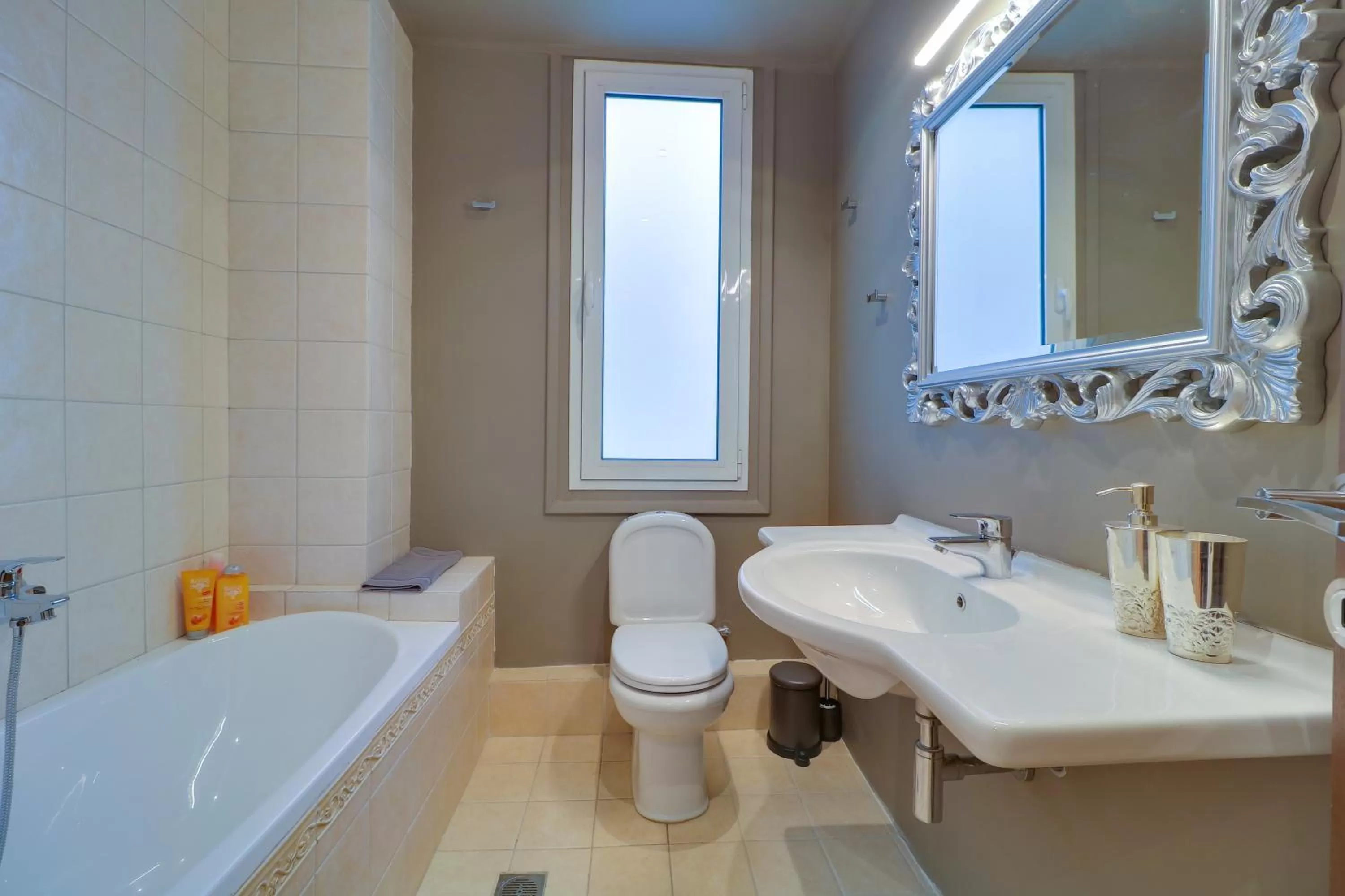 Bathroom in AthINN Residence
