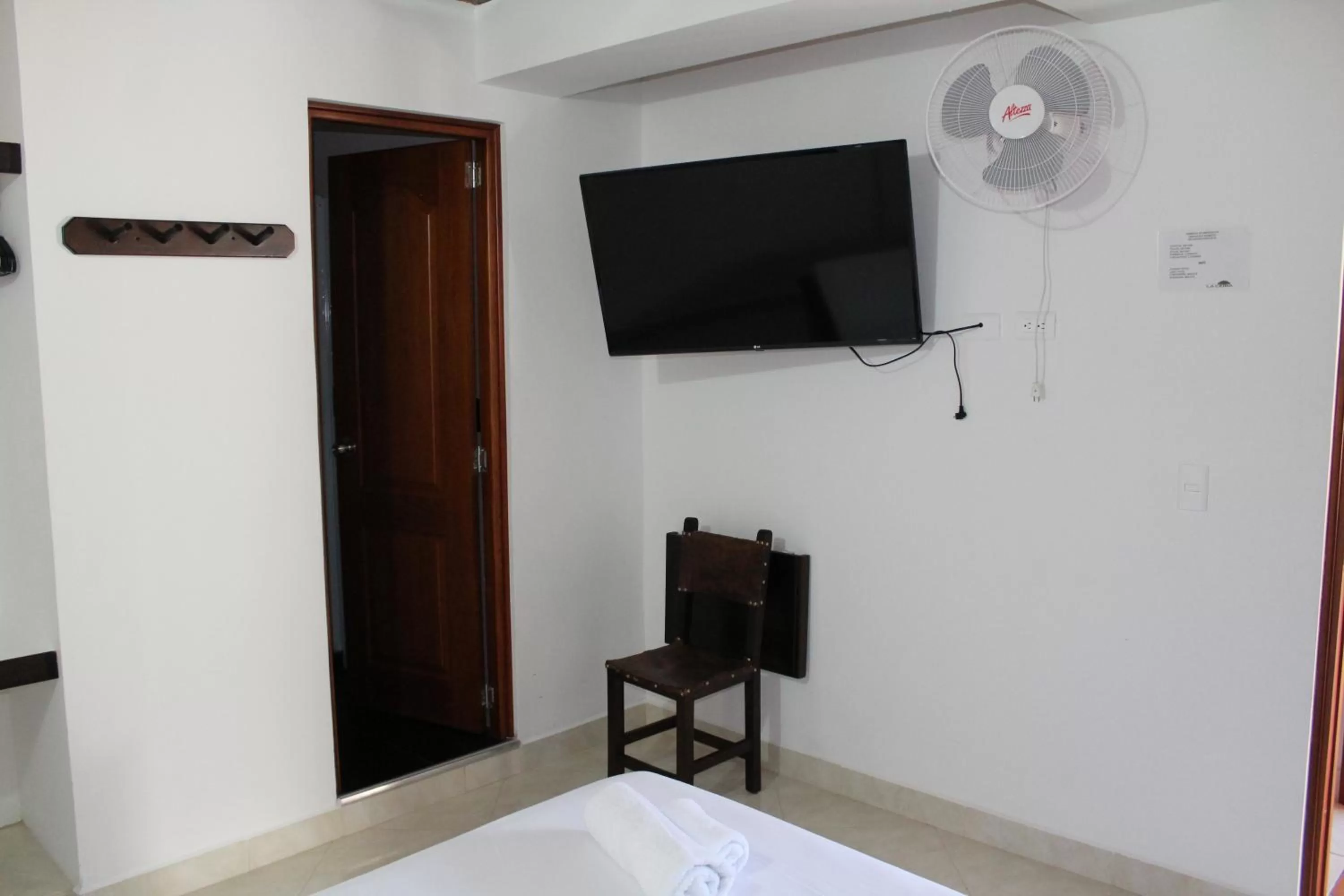 TV and multimedia, Bed in Hotel La Ceiba