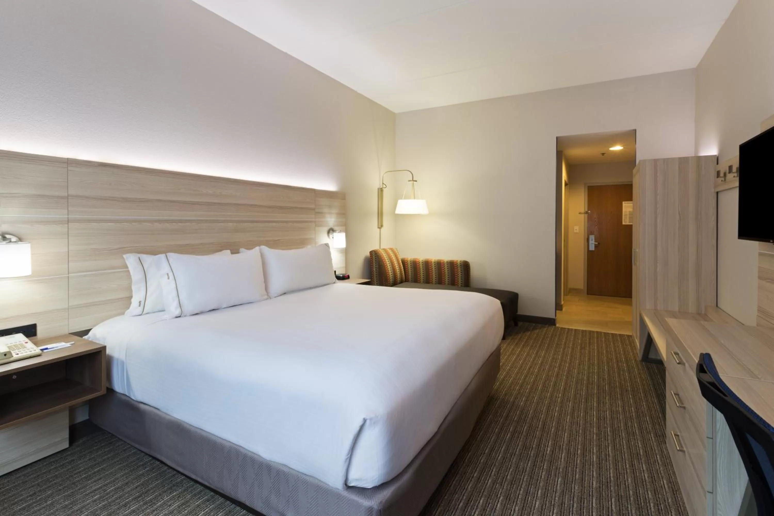 Photo of the whole room, Bed in Holiday Inn Express & Suites Tavares by IHG
