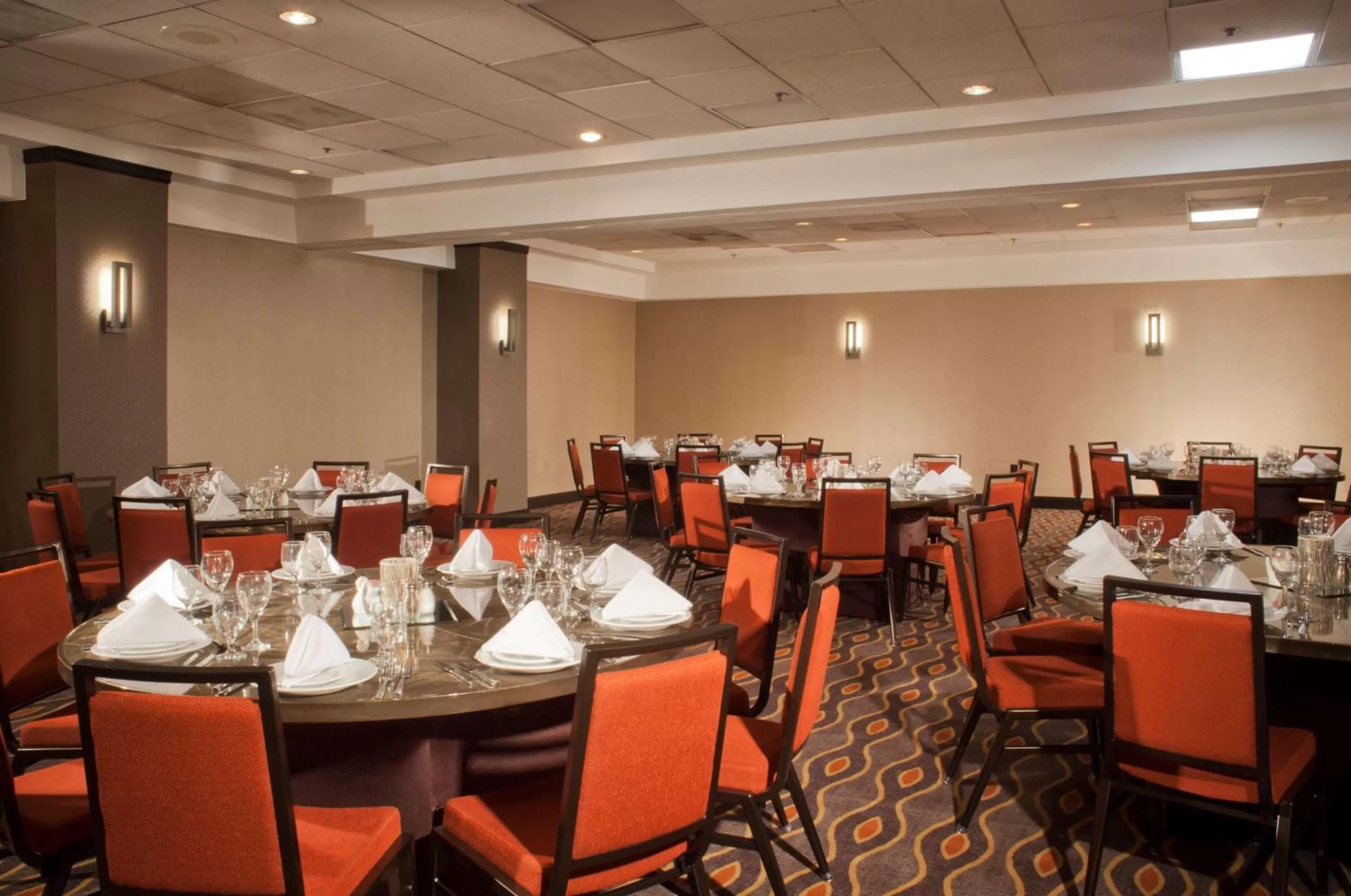 Dining area in Embassy Suites by Hilton Austin Arboretum