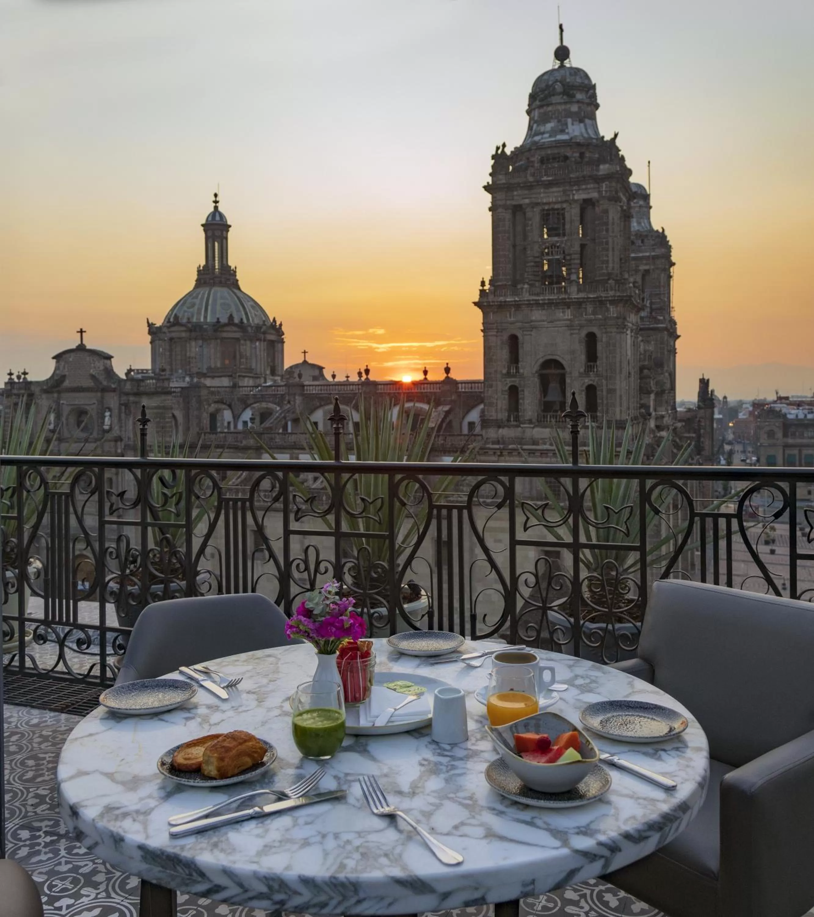 Restaurant/places to eat in Zocalo Central & Rooftop Mexico City