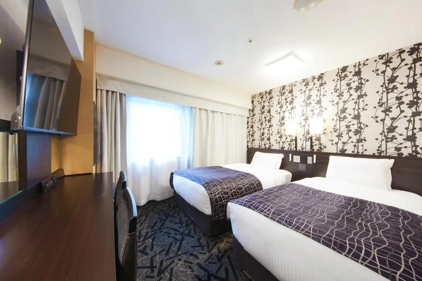 Photo of the whole room, Bed in APA Hotel Midosuji Hommachi Ekimae