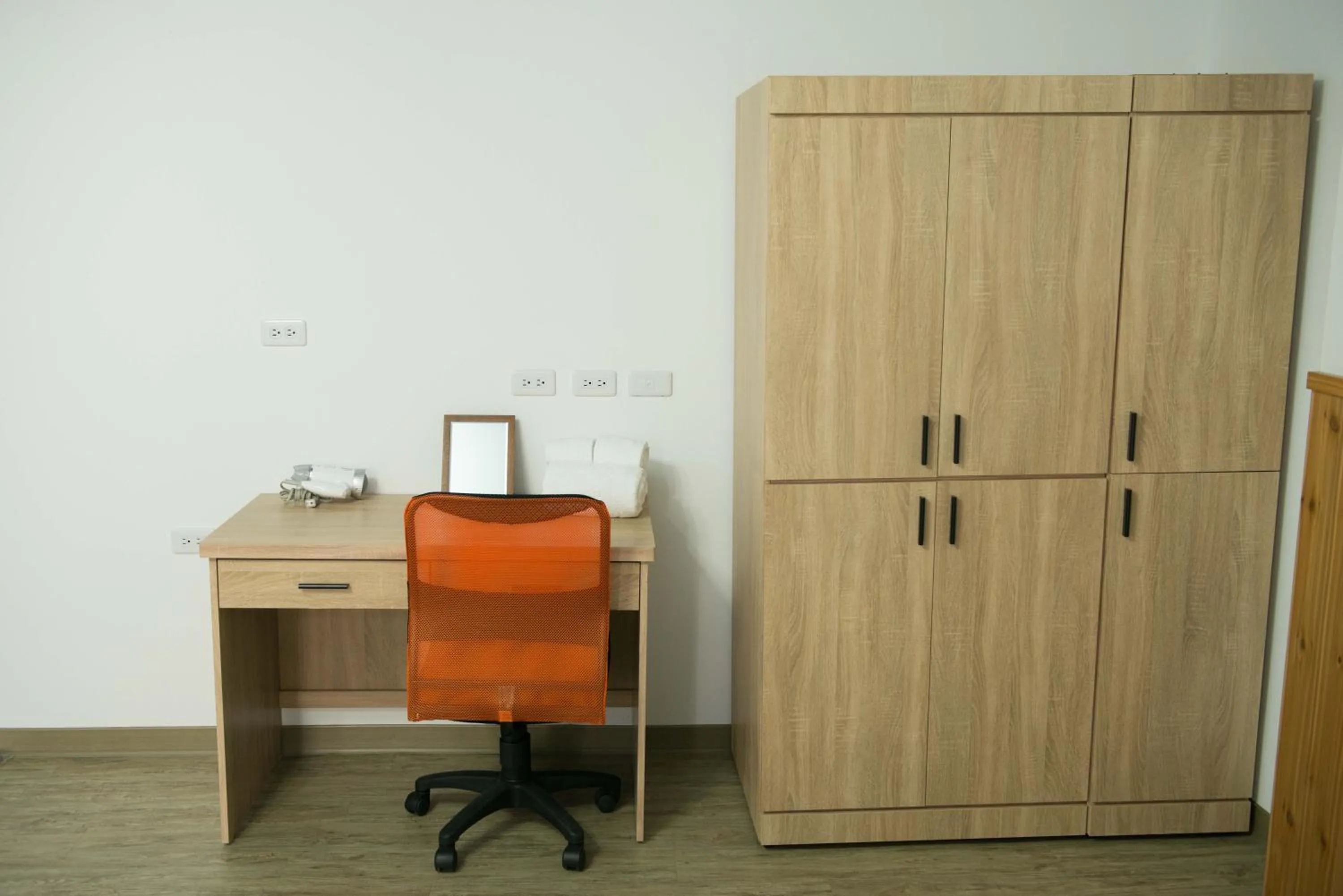 Seating area in Didi House無人化自助入住#附車位有限須預約