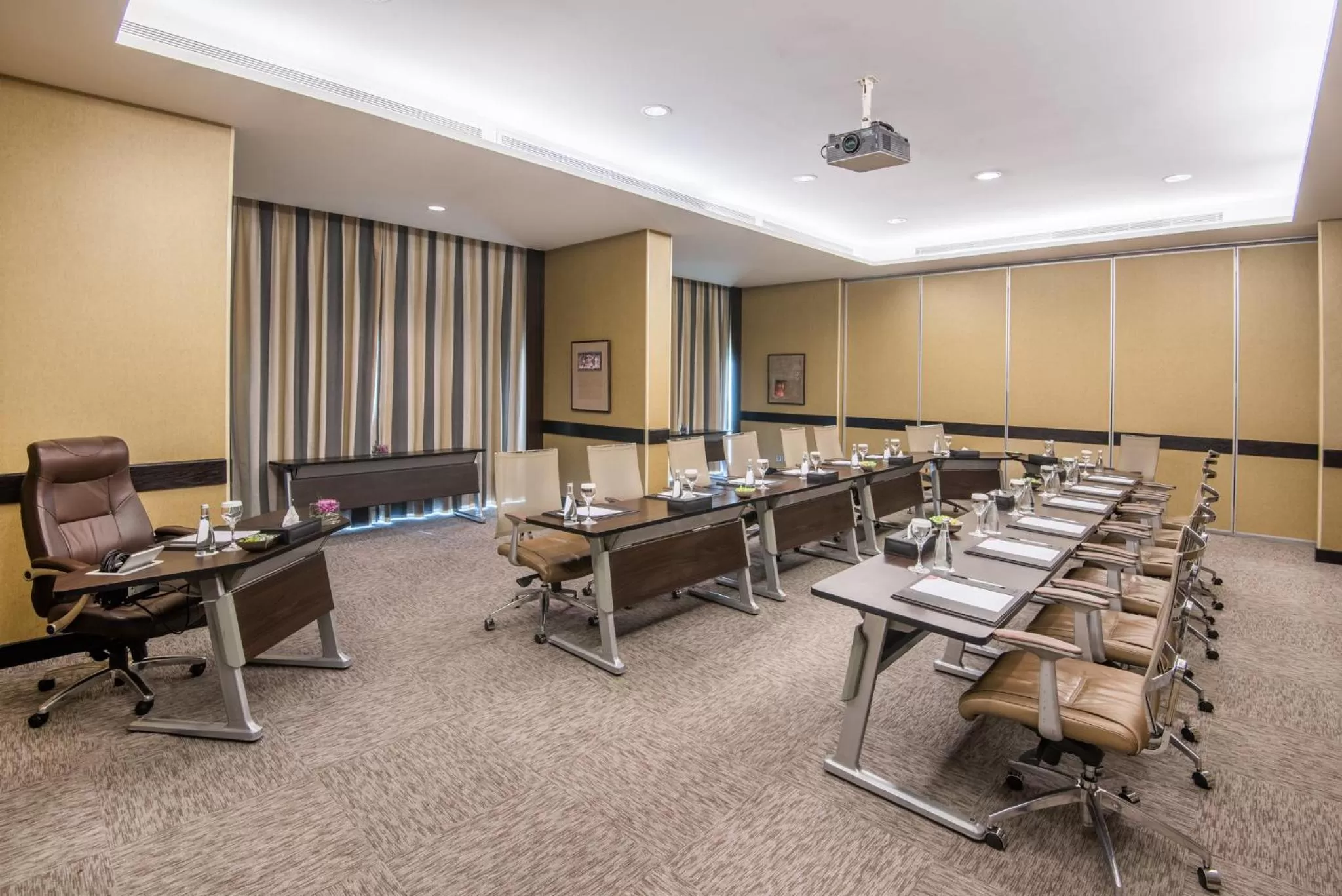 Meeting/conference room in Crowne Plaza Jeddah by IHG