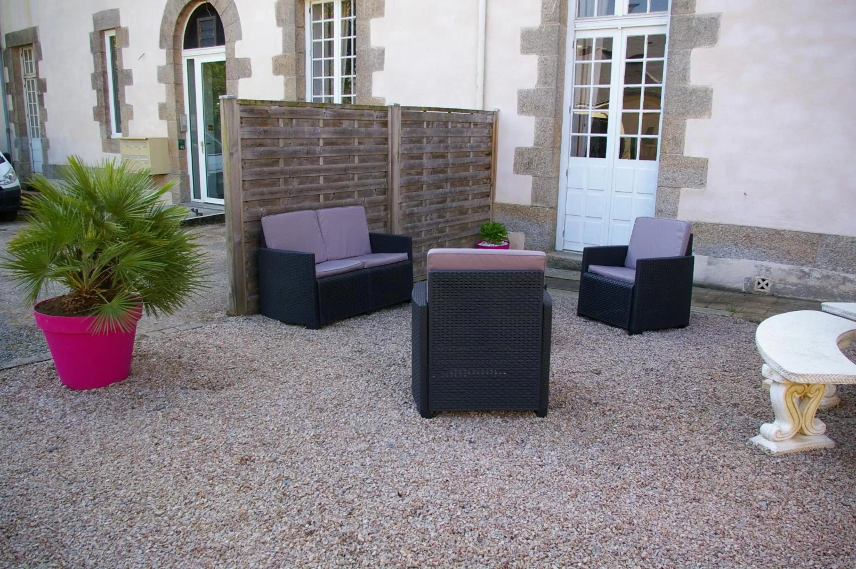 Property building in Hôtel de Bretagne - anciennement Queen Serenity Hotel