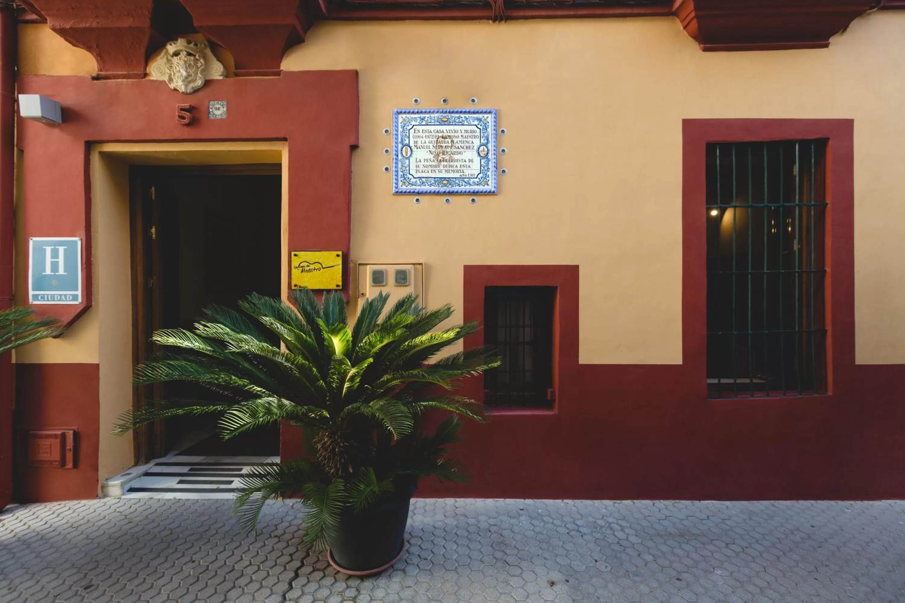 Facade/entrance in La Casa del Maestro Boutique
