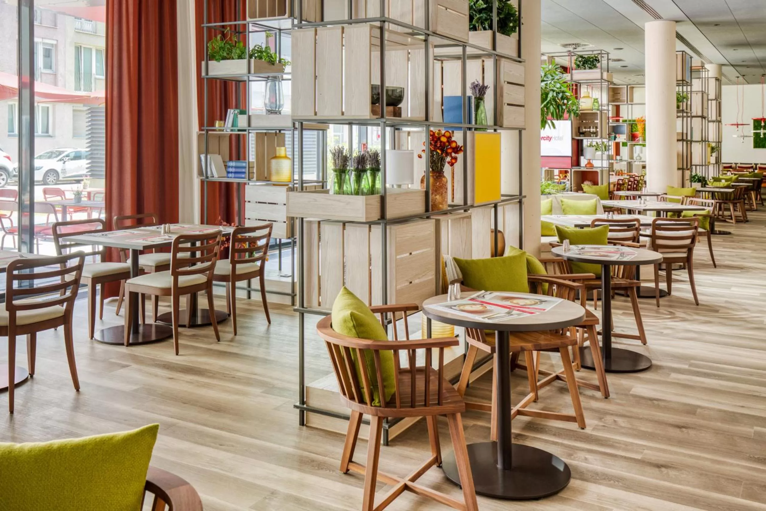 Restaurant/places to eat in IntercityHotel Graz