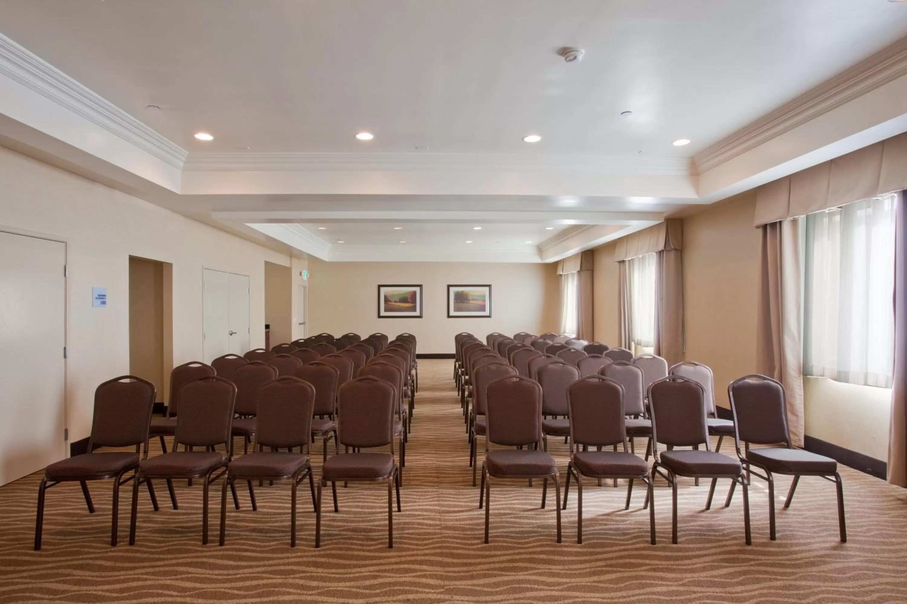 Meeting/conference room in Holiday Inn Express Hotel & Suites Los Angeles Airport Hawthorne by IHG