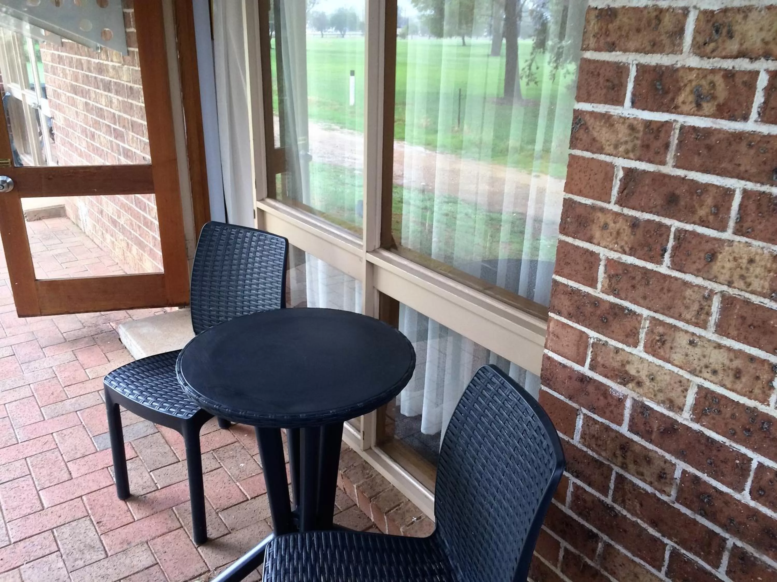 Patio in Town & Country Motor Inn