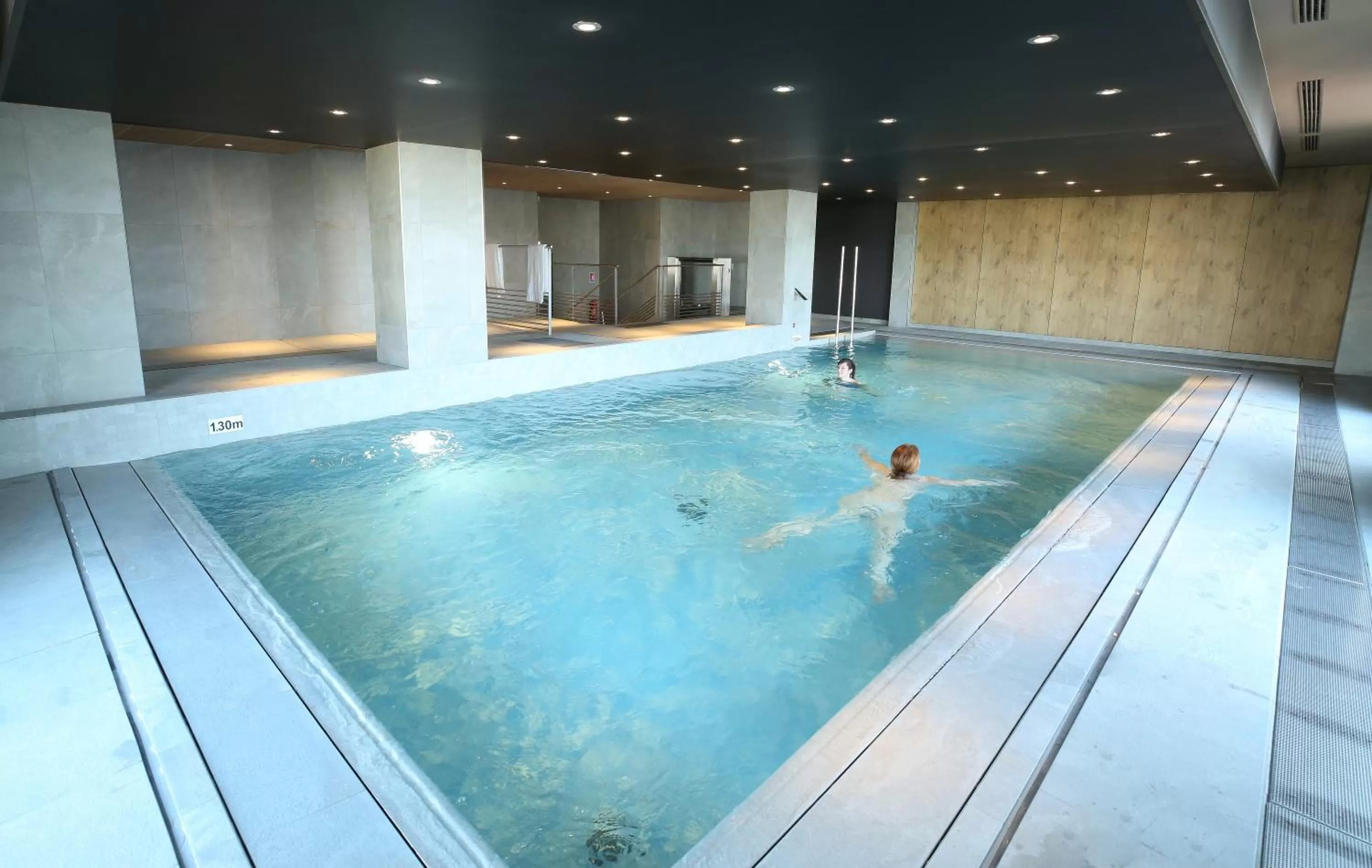 Swimming pool in Ibis Niort Est Mendes France