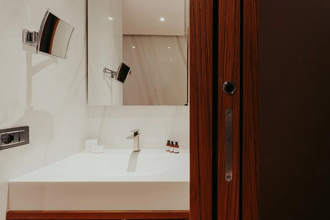 Bacã Suites, Restaurant & Bar