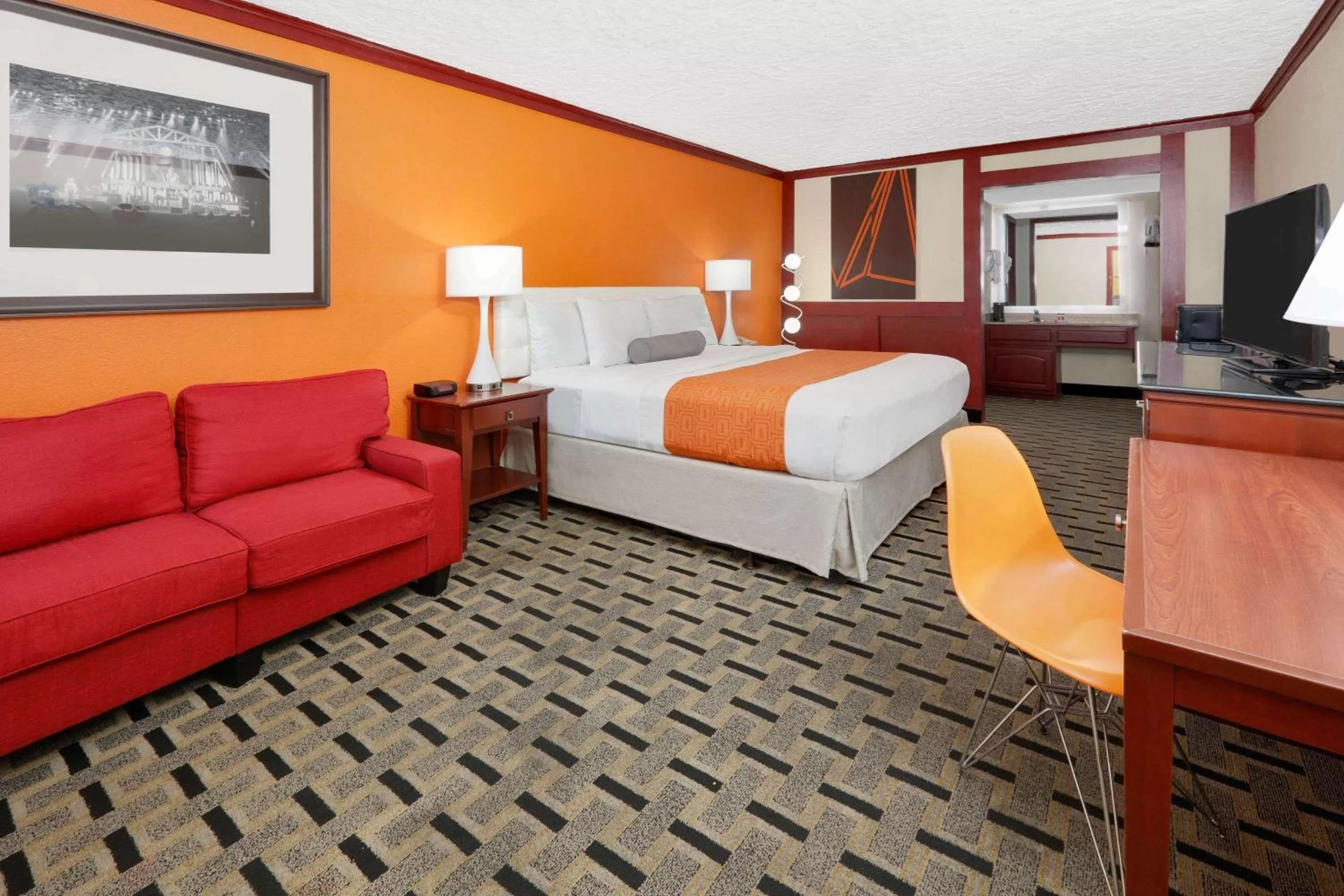 Photo of the whole room, Bed in Howard Johnson by Wyndham San Marcos