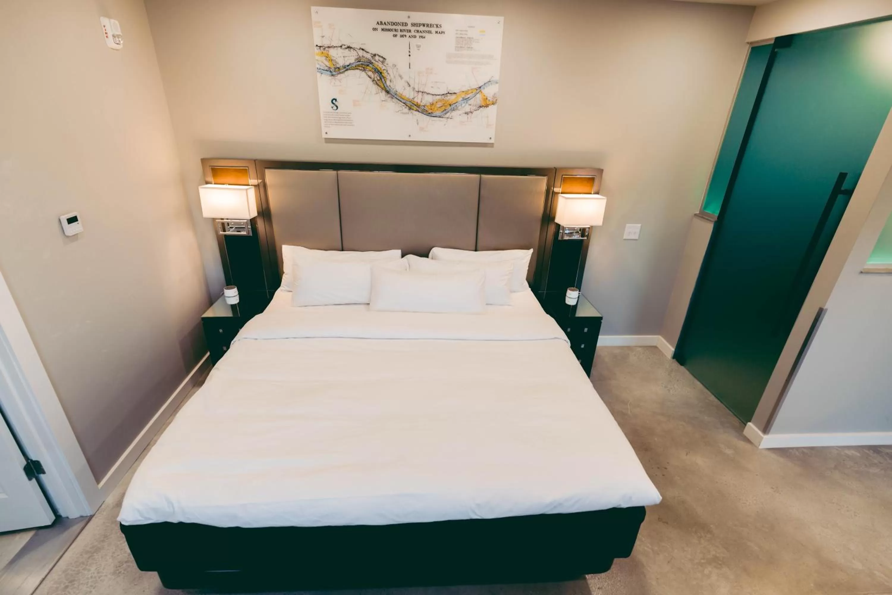 Bed in River Sirens Hotel-Contactless Check in Hotel