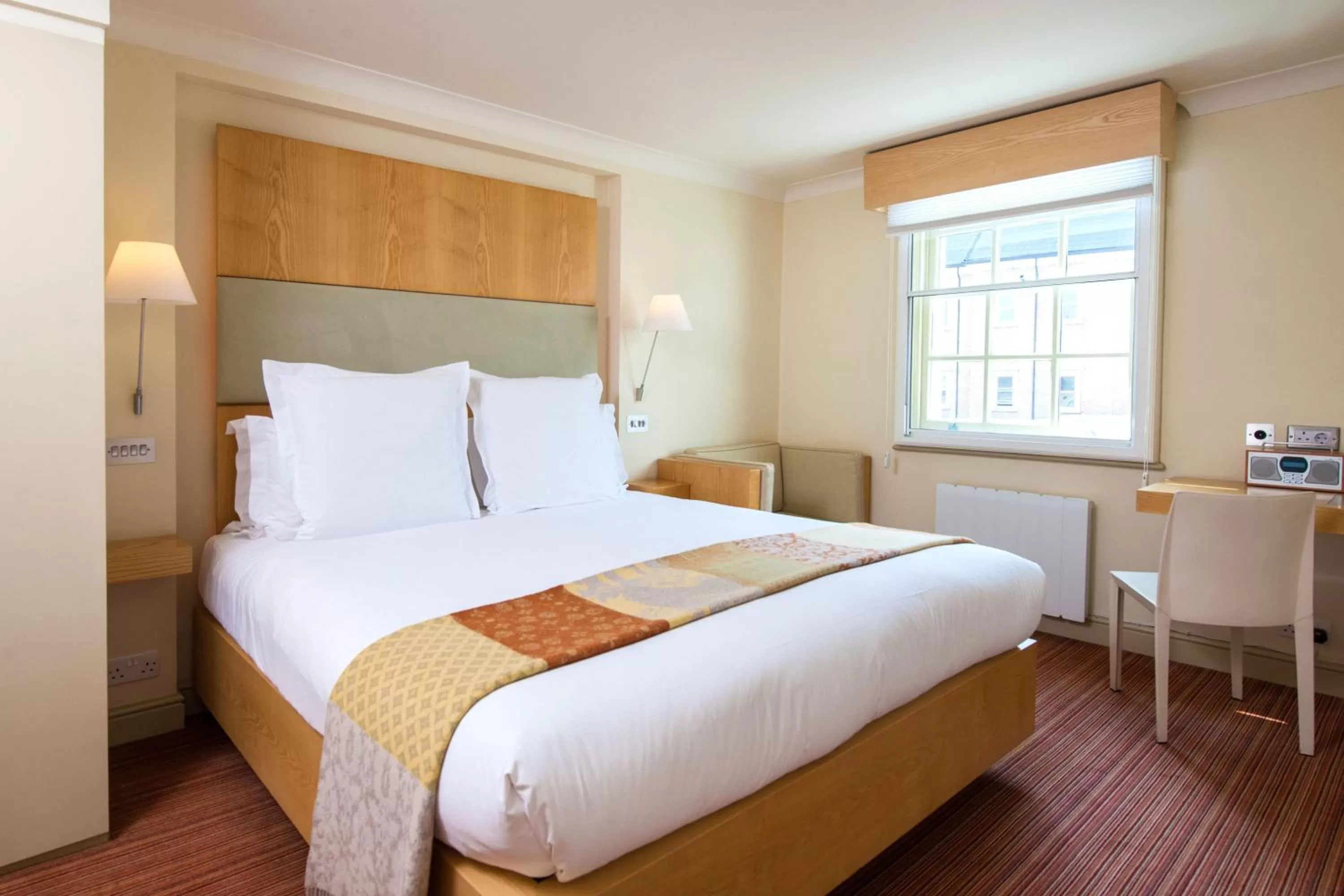 Bedroom, Bed in Sydney House Chelsea