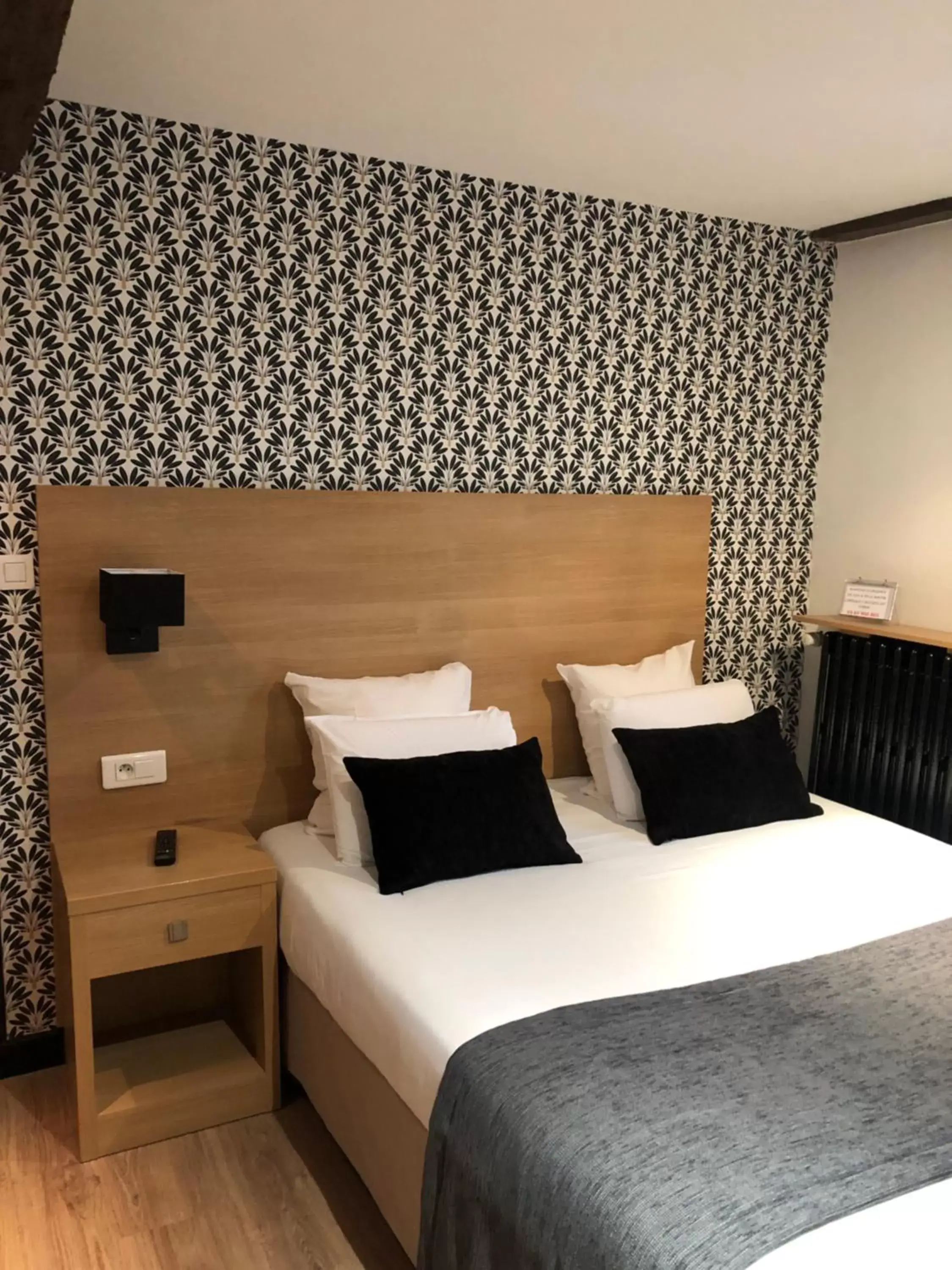 Double Room in Kyriad Chalon-Sur-Saone Centre Double Room in Kyriad Chalon-Sur-Saone Centre