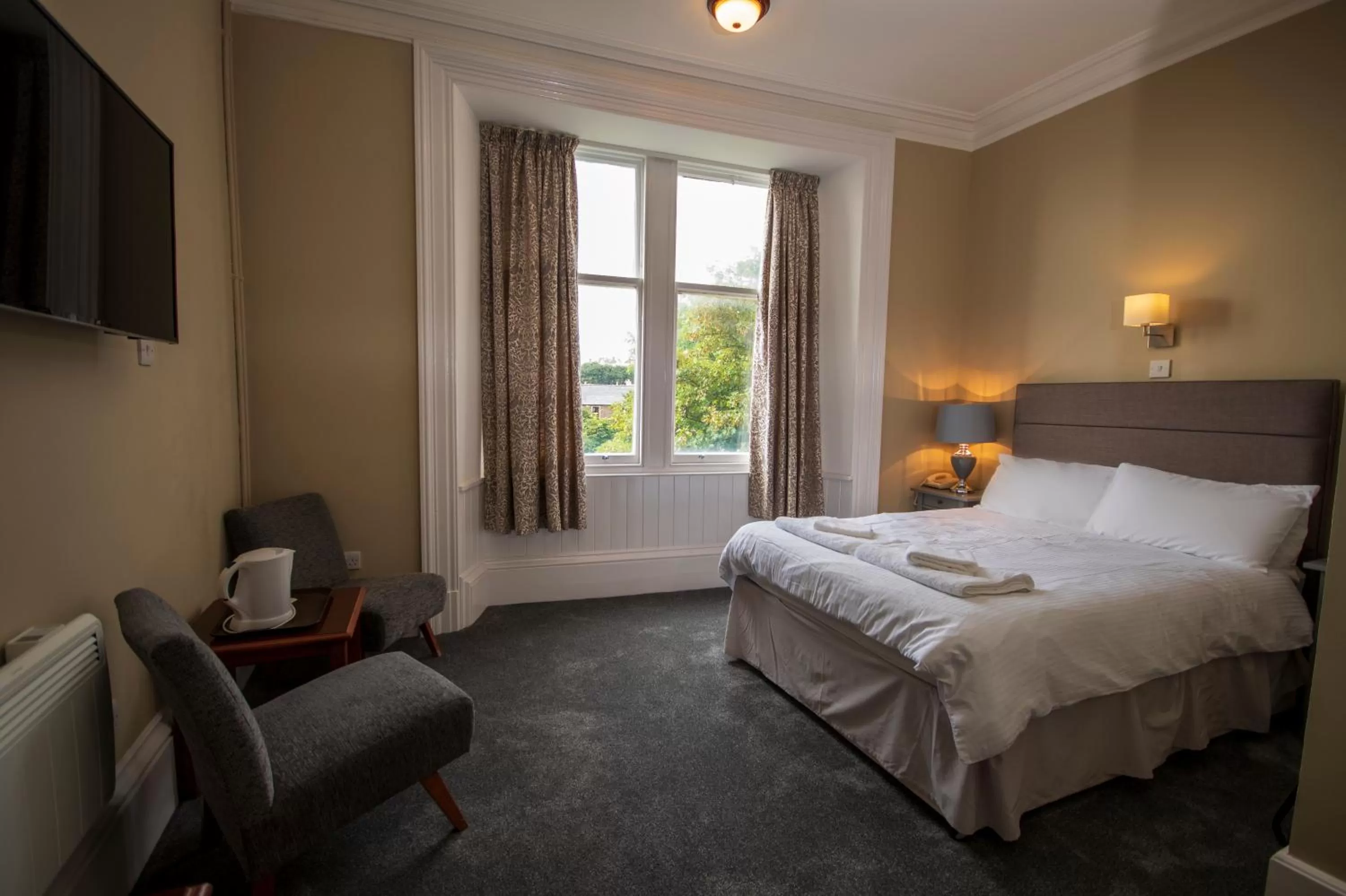 Photo of the whole room, Bed in The Stromness Hotel