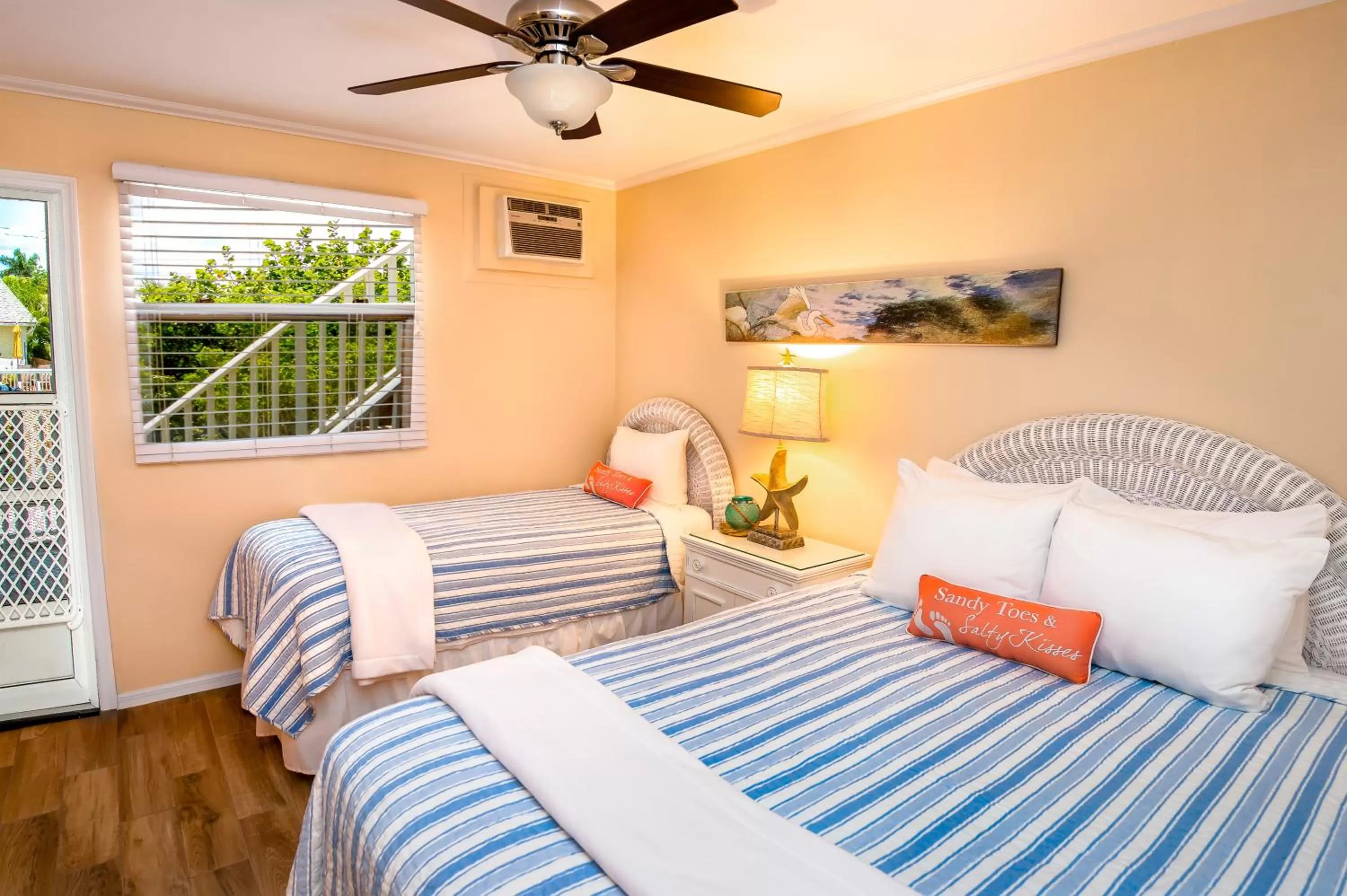 Bed in Cedar Cove Resort & Cottages