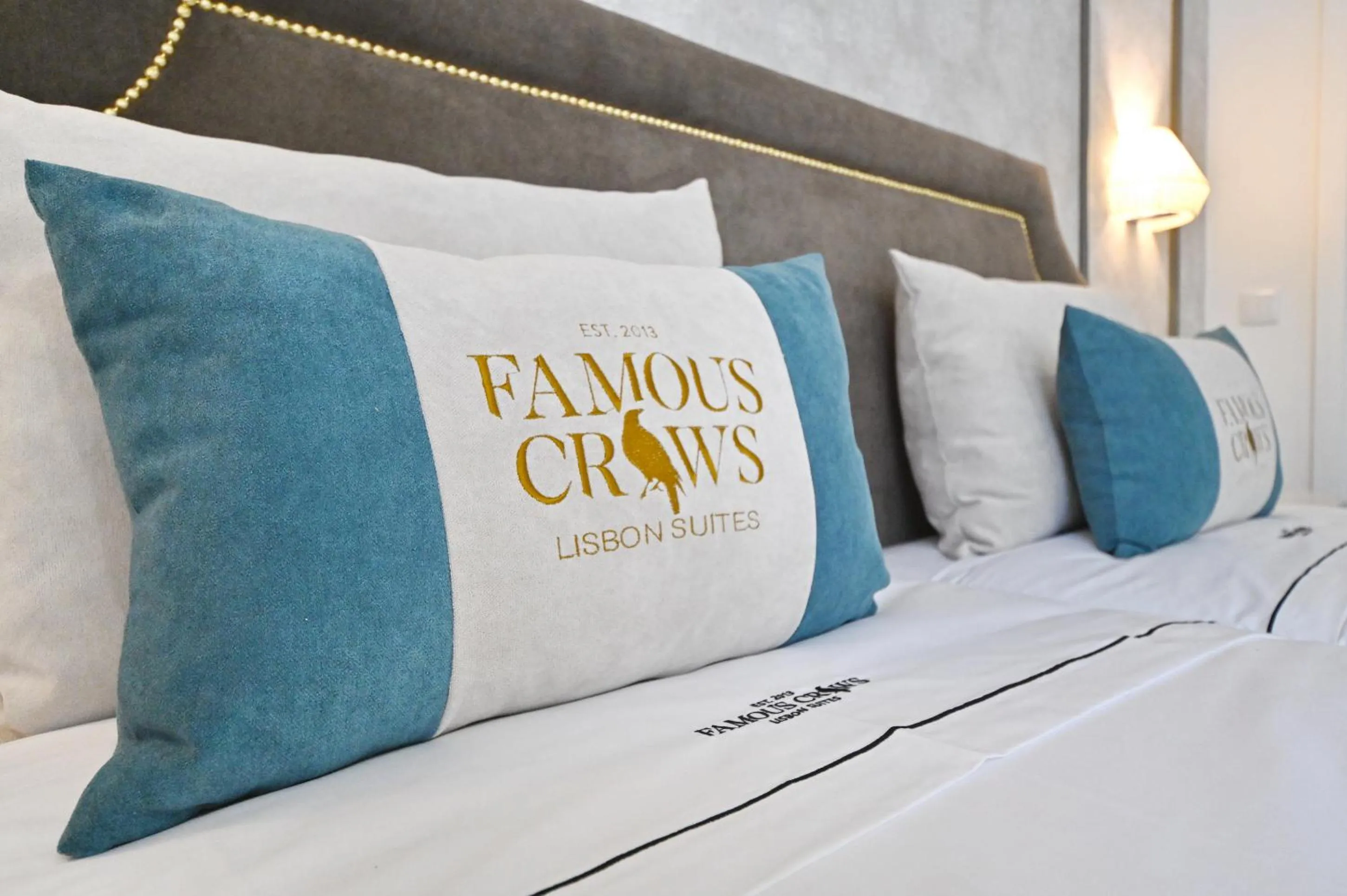 Bed in Famous Crows Lisbon Suites