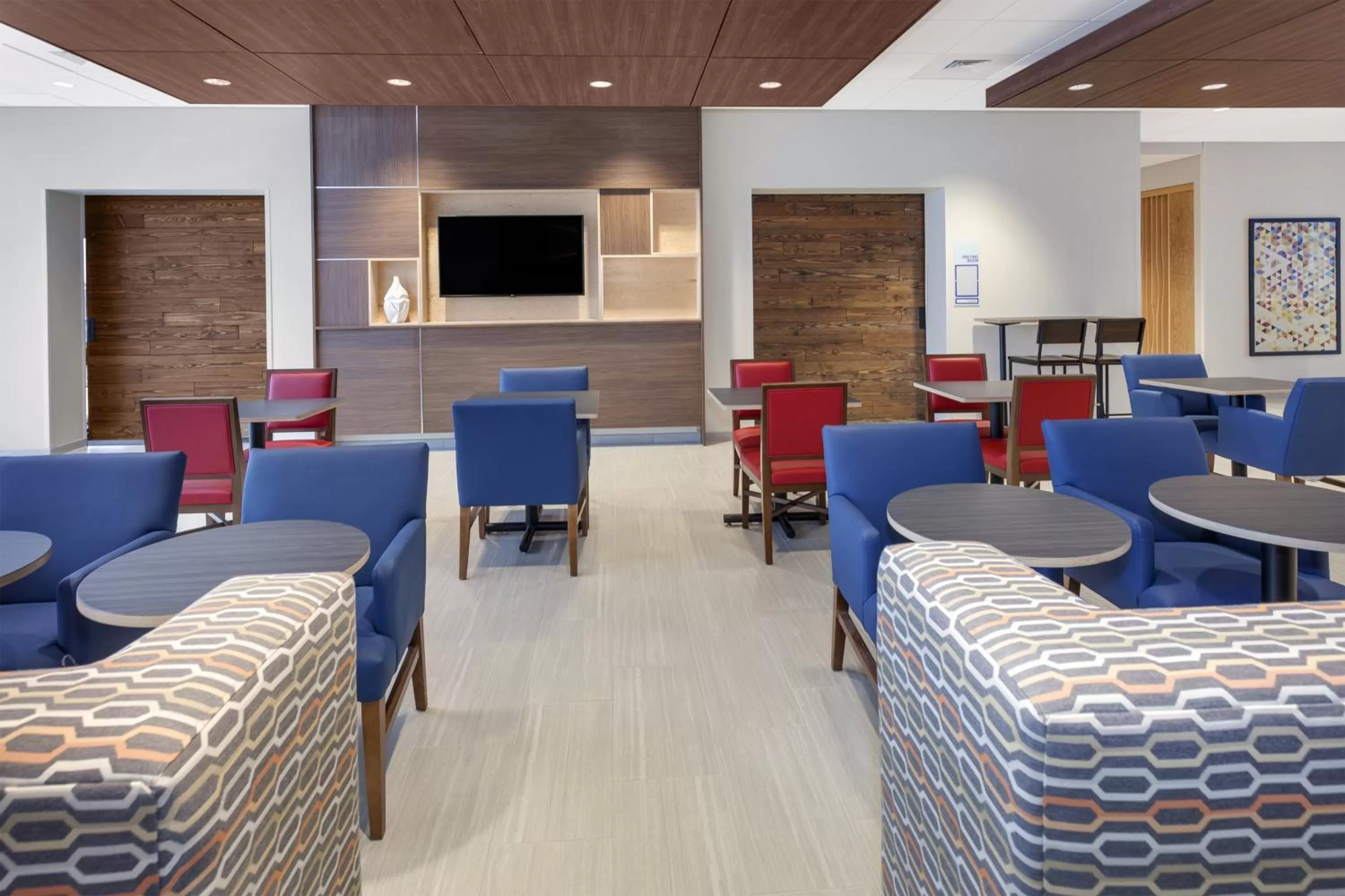 Property building in Holiday Inn Express & Suites - Hudson I-94 by IHG