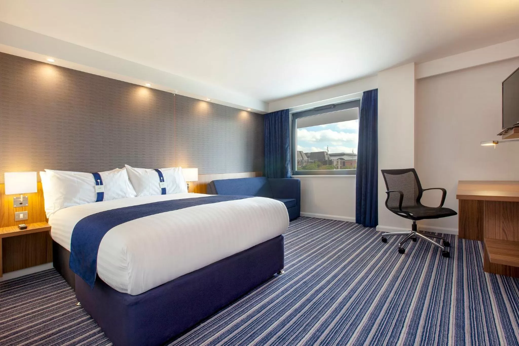 Photo of the whole room, Bed in Holiday Inn Express Middlesbrough - Centre Square by IHG