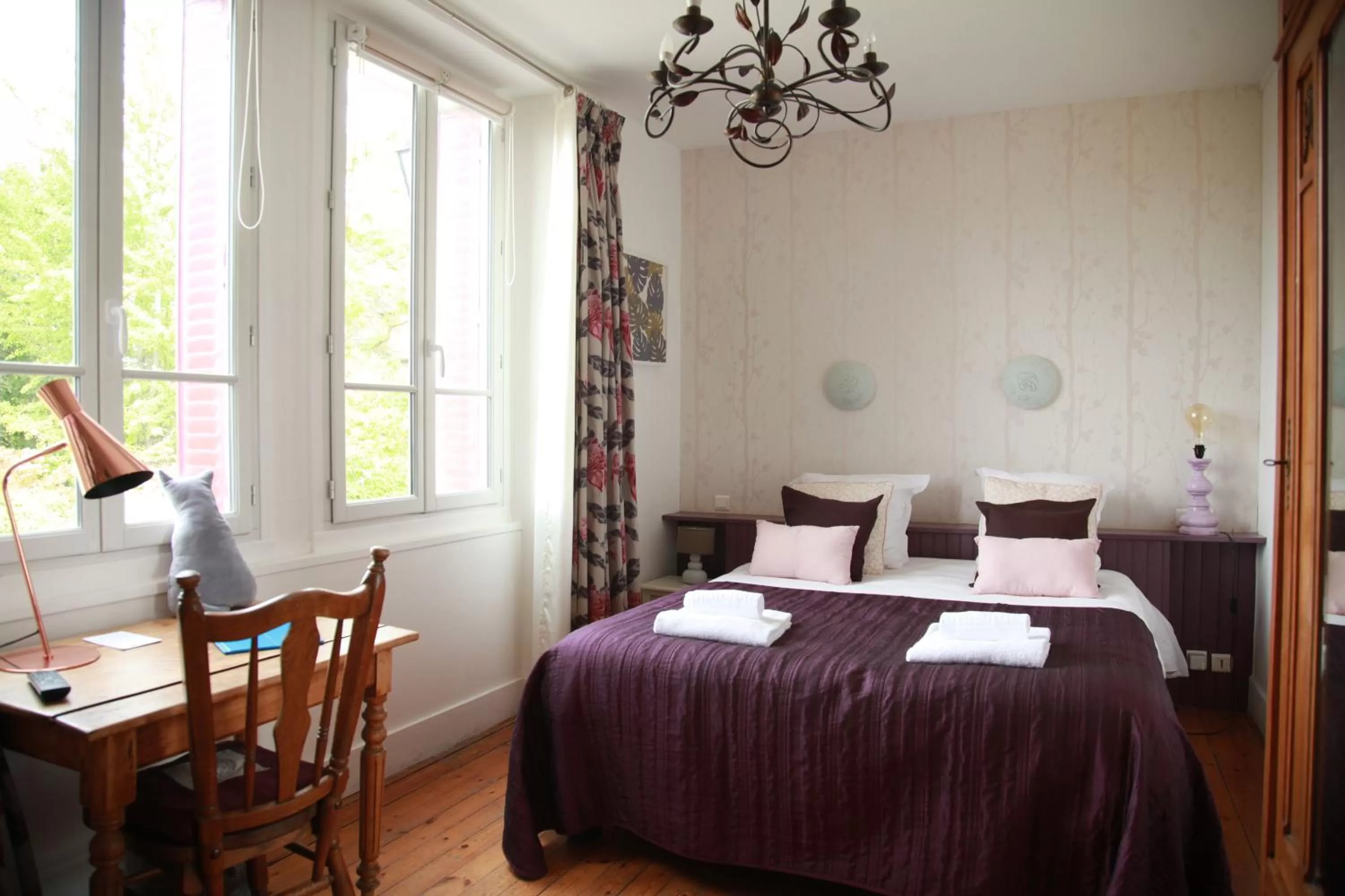 Photo of the whole room, Bed in HOTEL BELLEVUE