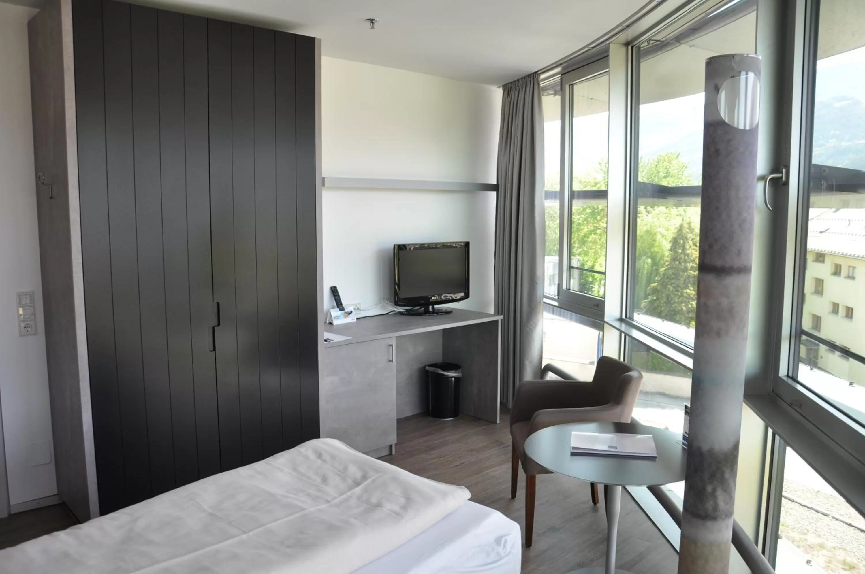 Photo of the whole room, Bed in Parkhotel Hall in Tirol