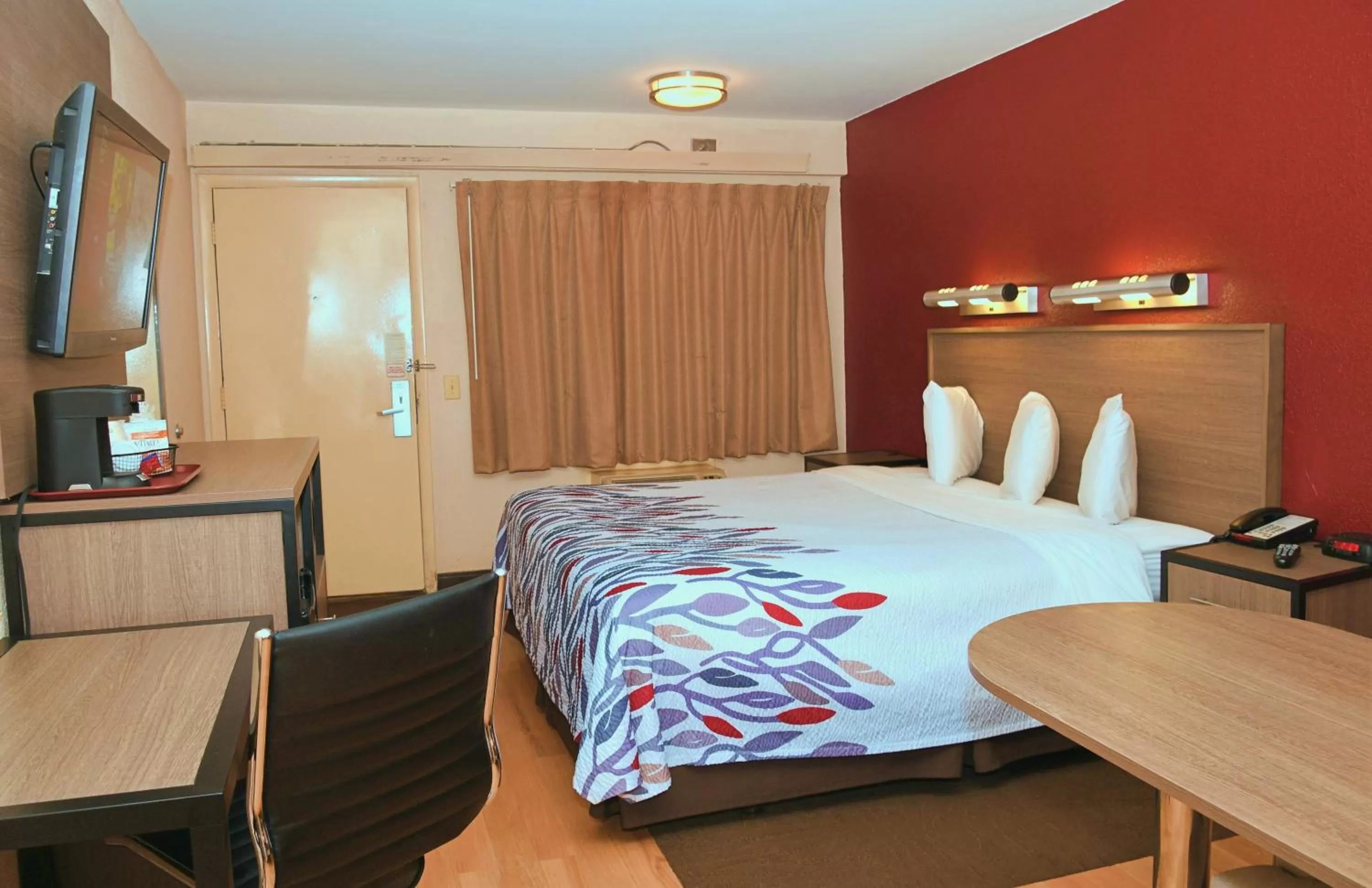 Bedroom, Bed in Red Roof Inn Richmond South