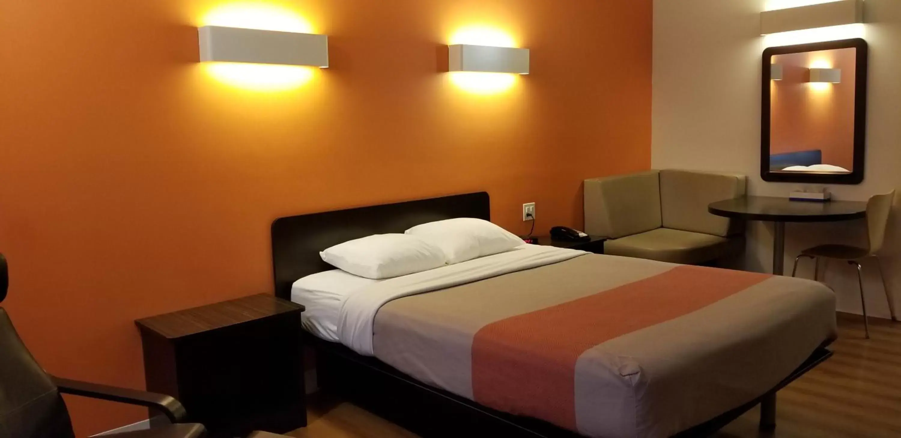 Queen Room - Disability Access - Non-Smoking in Joys Inn Innisfail, AB Queen Room - Disability Access - Non-Smoking in Joys Inn Innisfail, AB