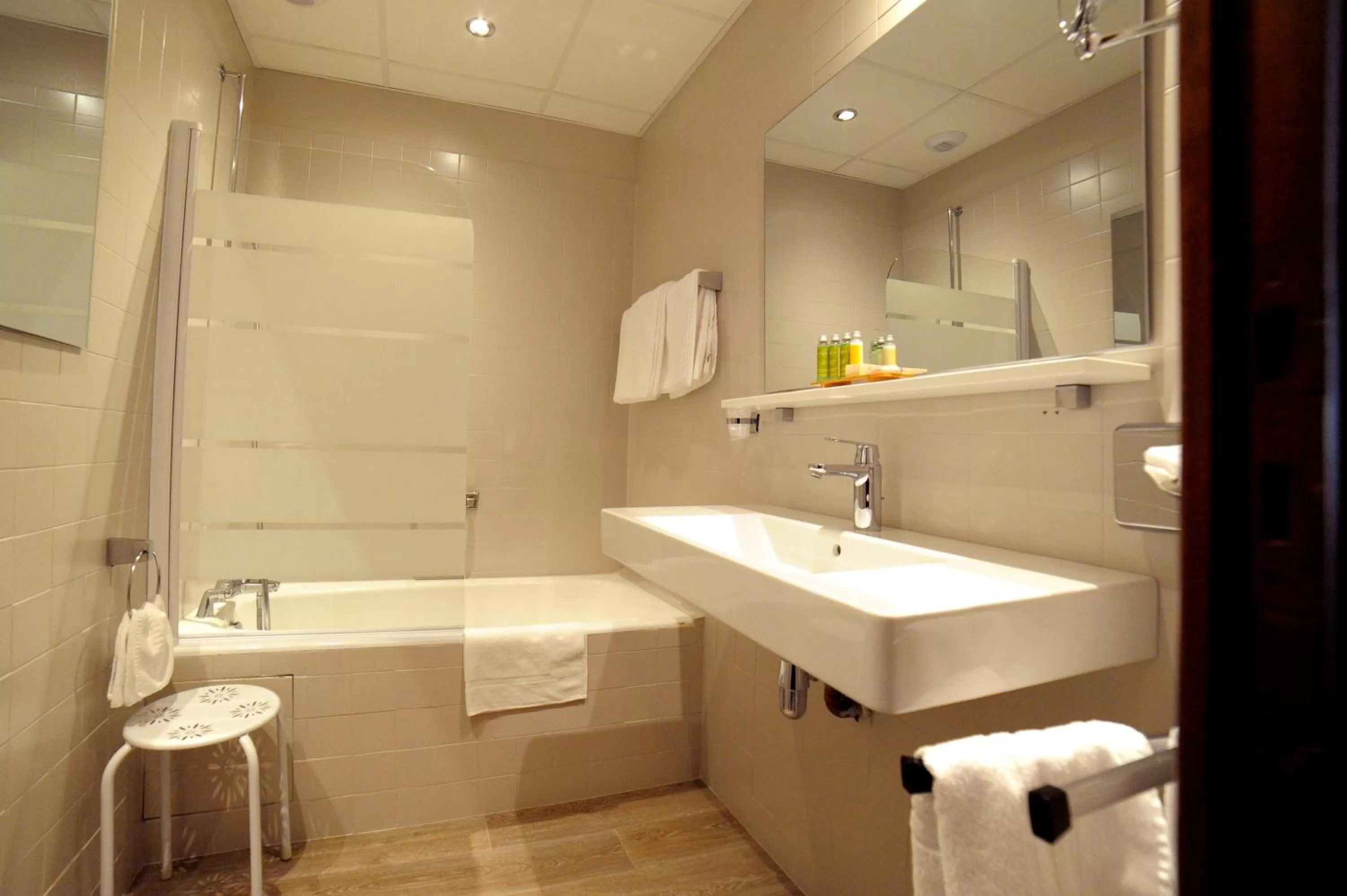 Bathroom in Cit'Hotel L'Etape