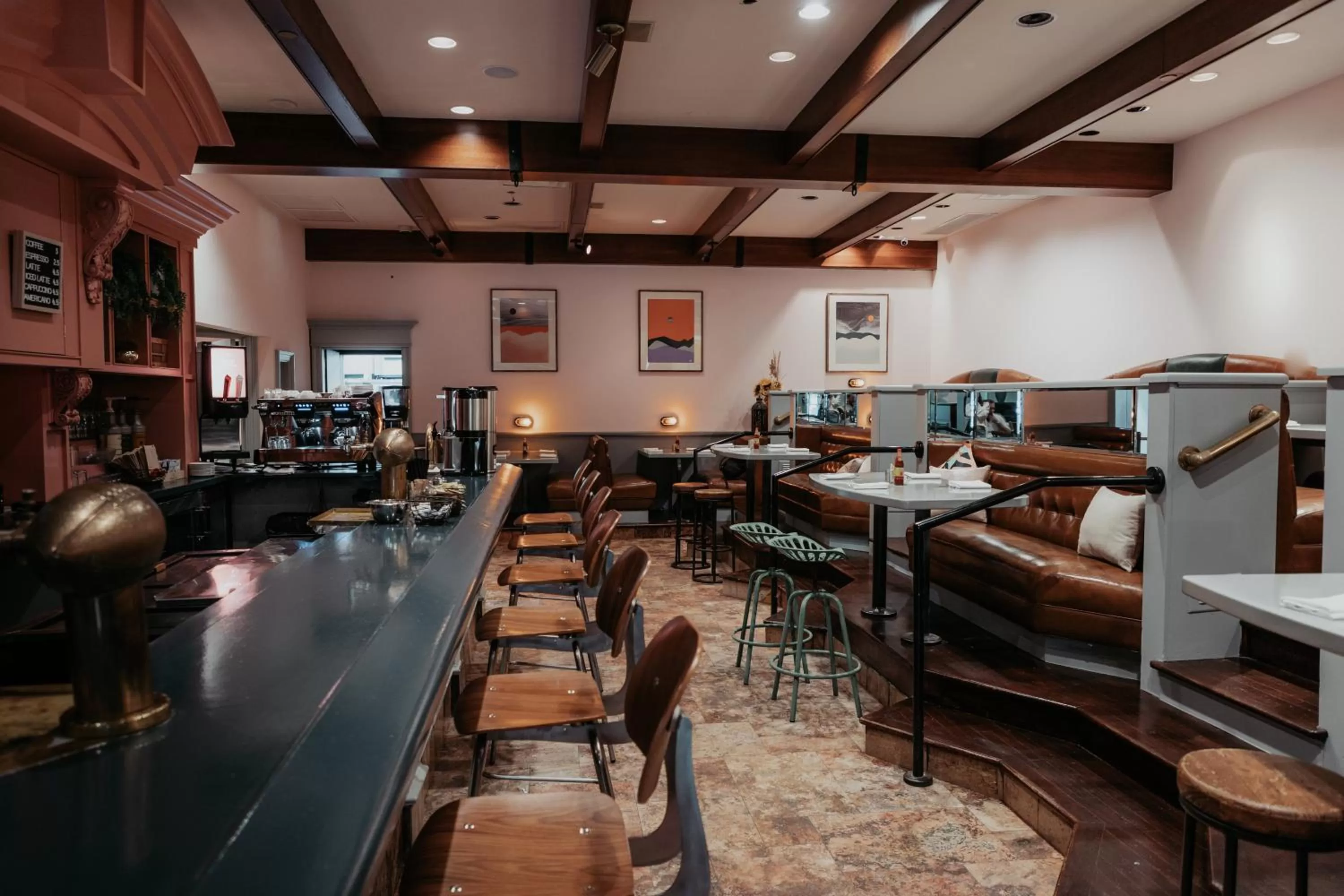 Restaurant/Places to Eat in Selina Chicago