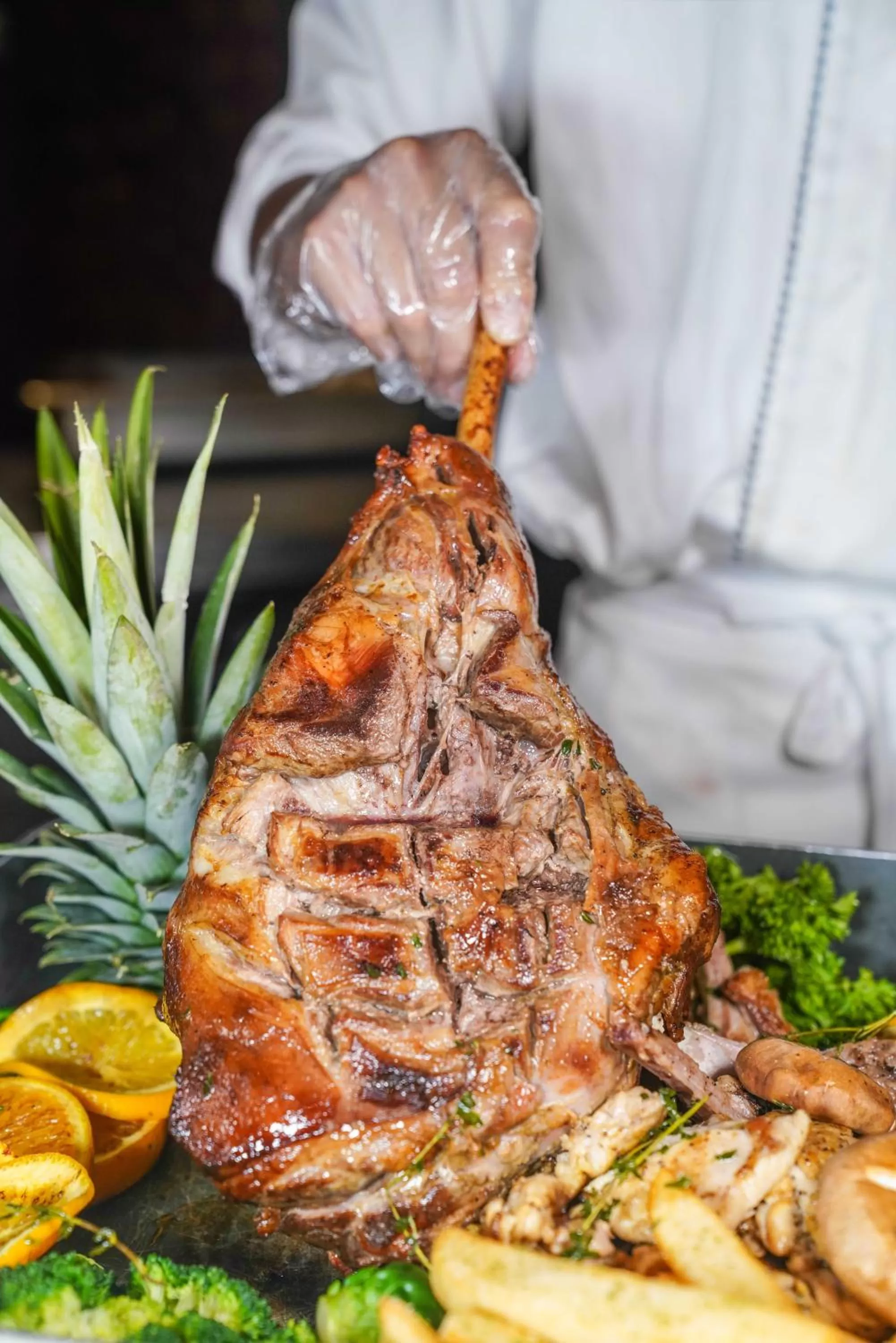 Food in Crowne Plaza Shenzhen Futian, Near to Shenzhen Convention&Exhibition Centre, Shenzhen Stock Exchange and Shenzhen Civic Center, Outdoor Heated Pool