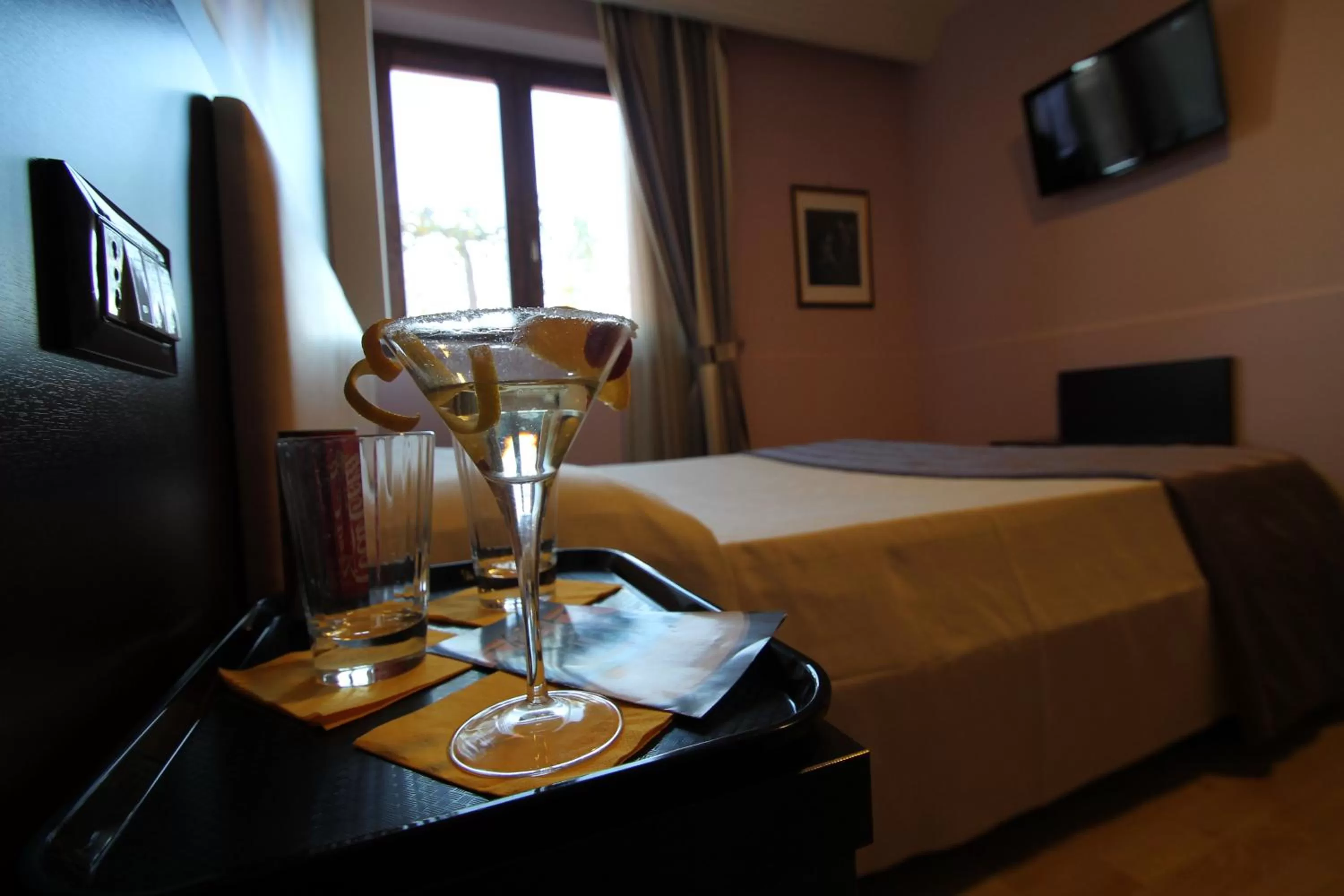 Non alcoholic drinks, Bed in Hotel Star