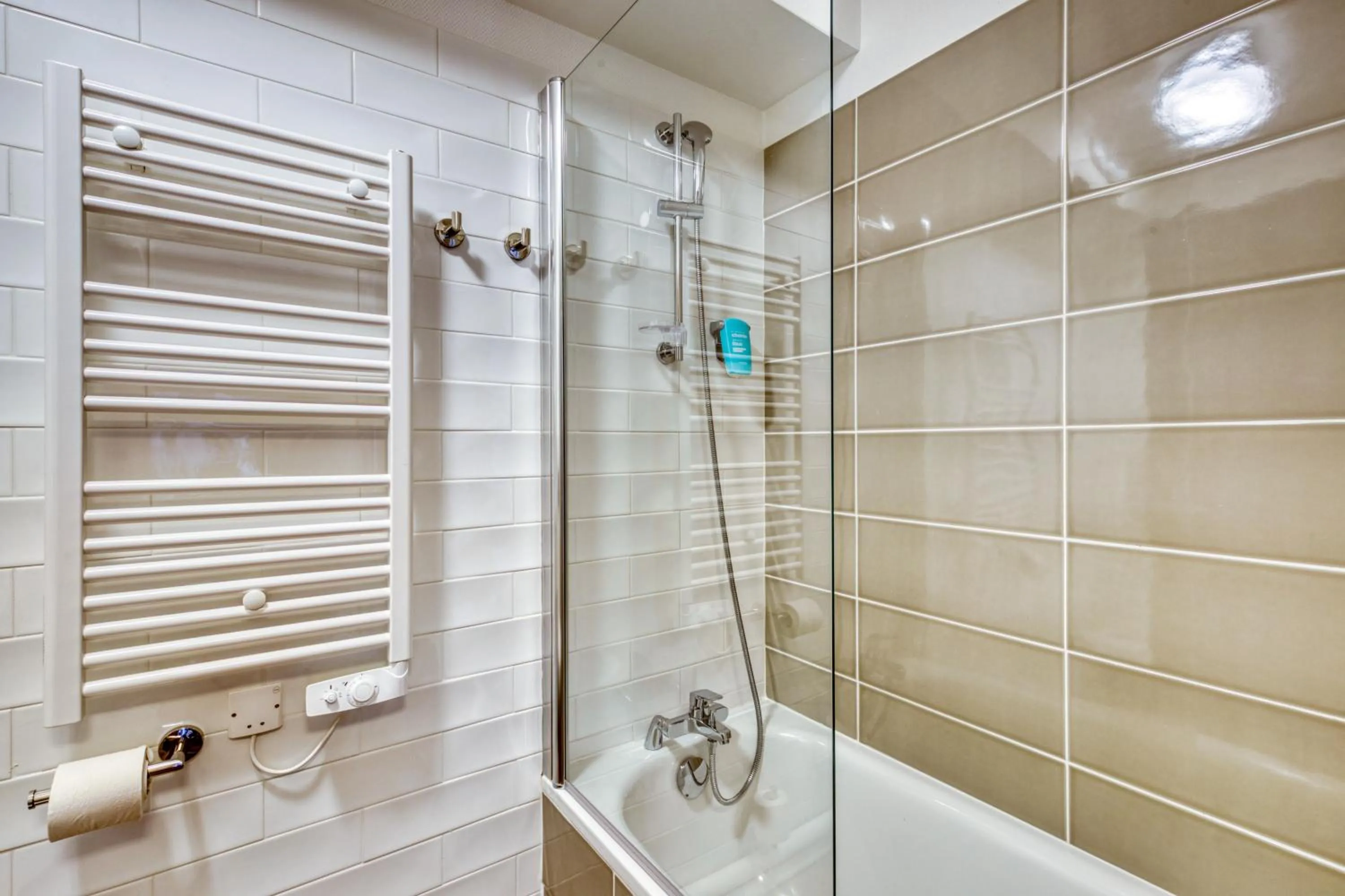 Bathroom in Appart'City Confort Paris Clichy - Mairie