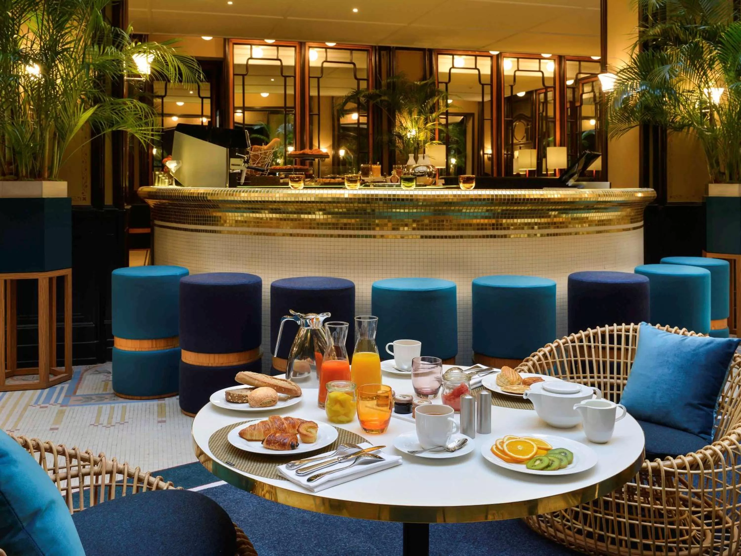 Restaurant/places to eat in l'Echiquier Opéra Hotel Paris - MGallery Collection