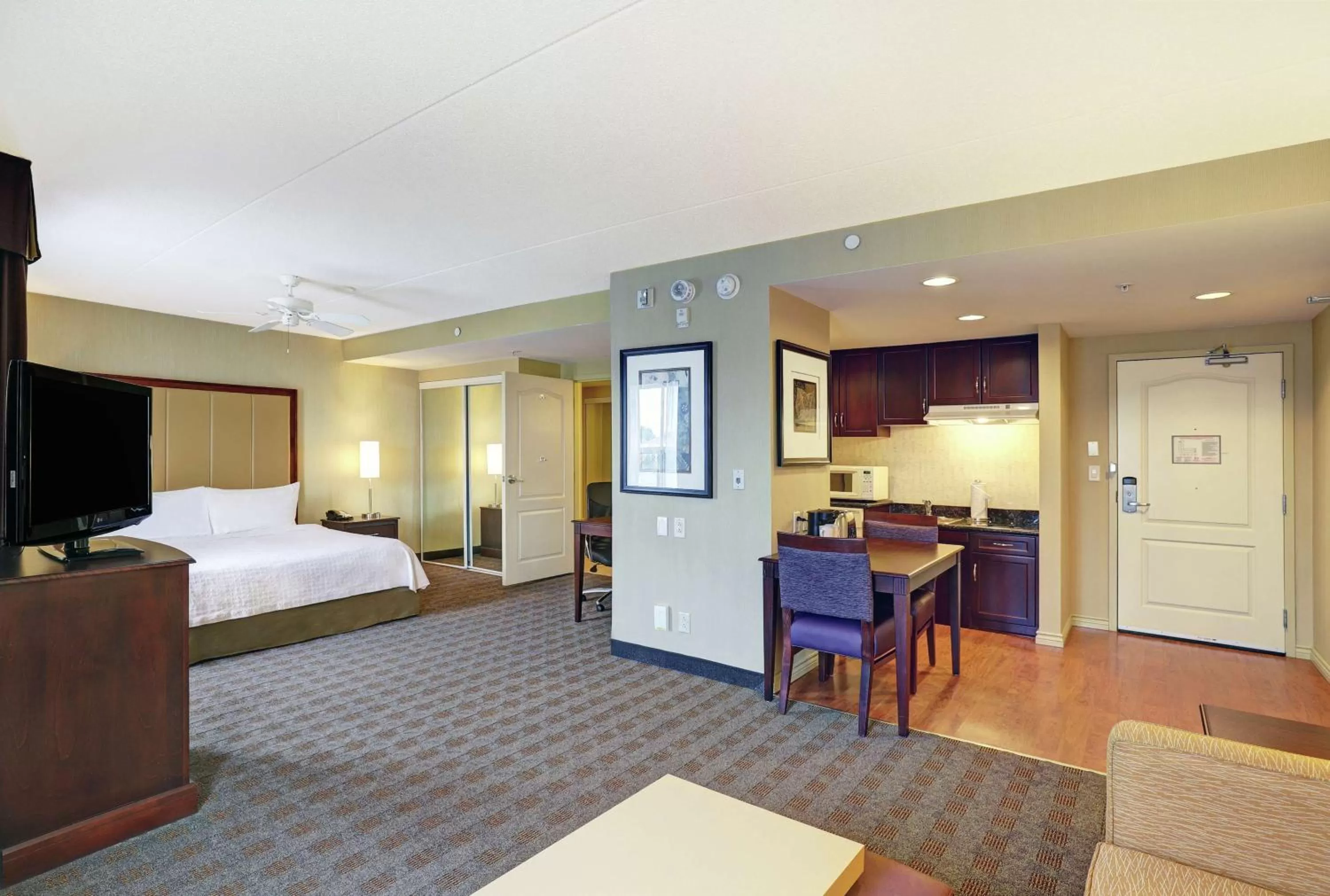 Bedroom, Bed in Homewood Suites by Hilton Cambridge-Waterloo, Ontario