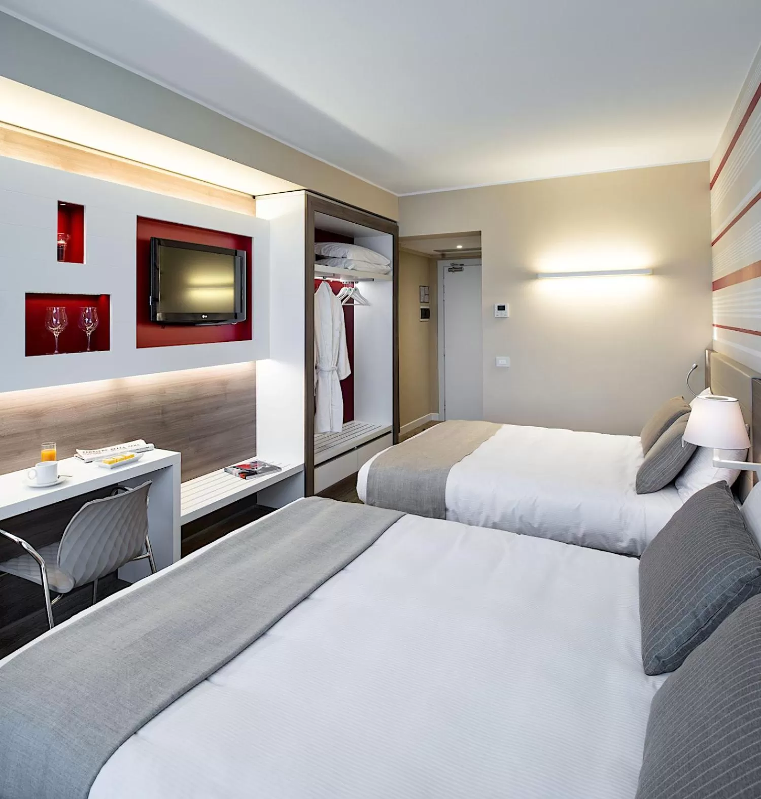 Photo of the whole room, Bed in Enjoy Garda Hotel