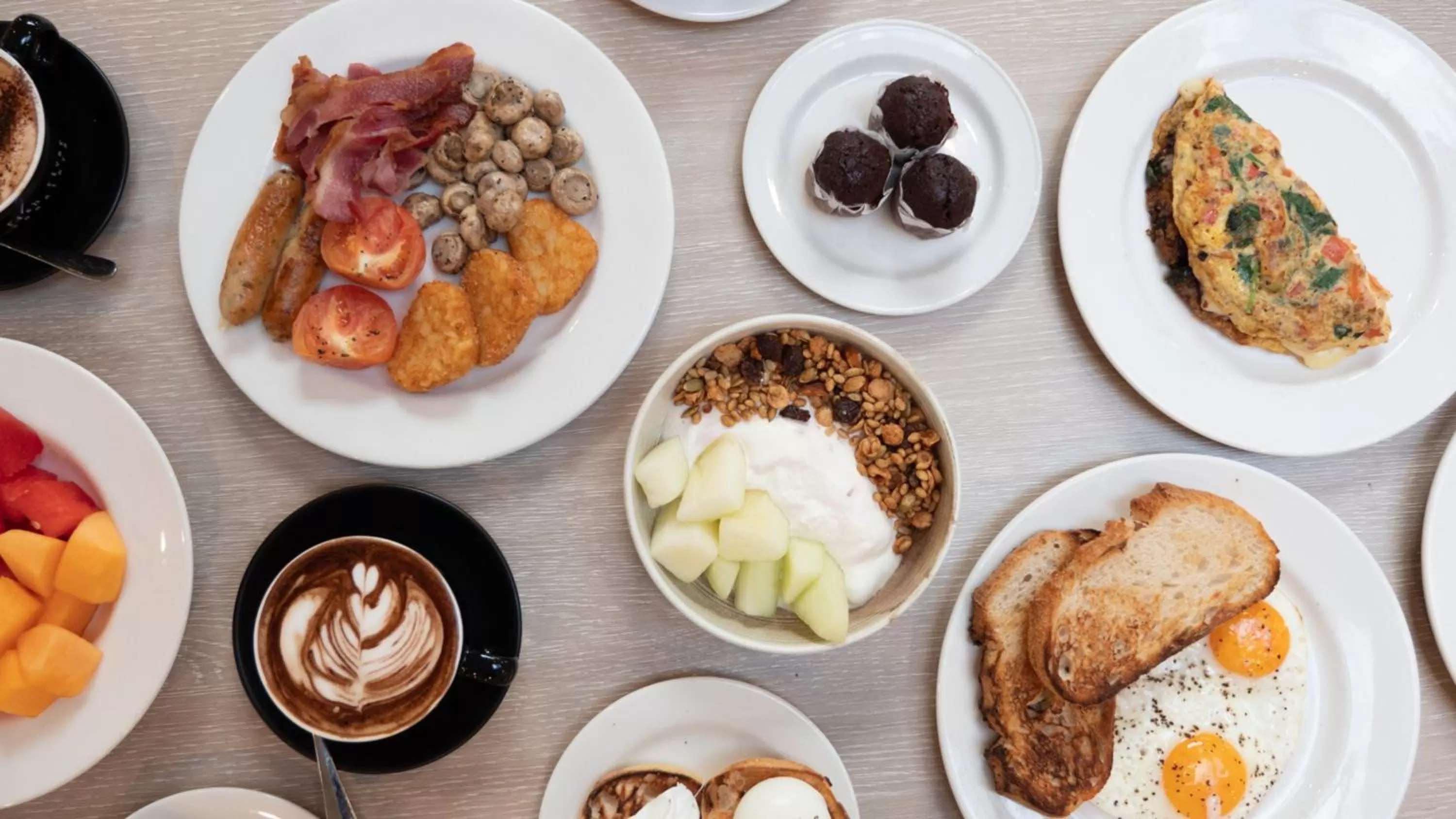 Restaurant/places to eat in Crowne Plaza Hawkesbury Valley by IHG