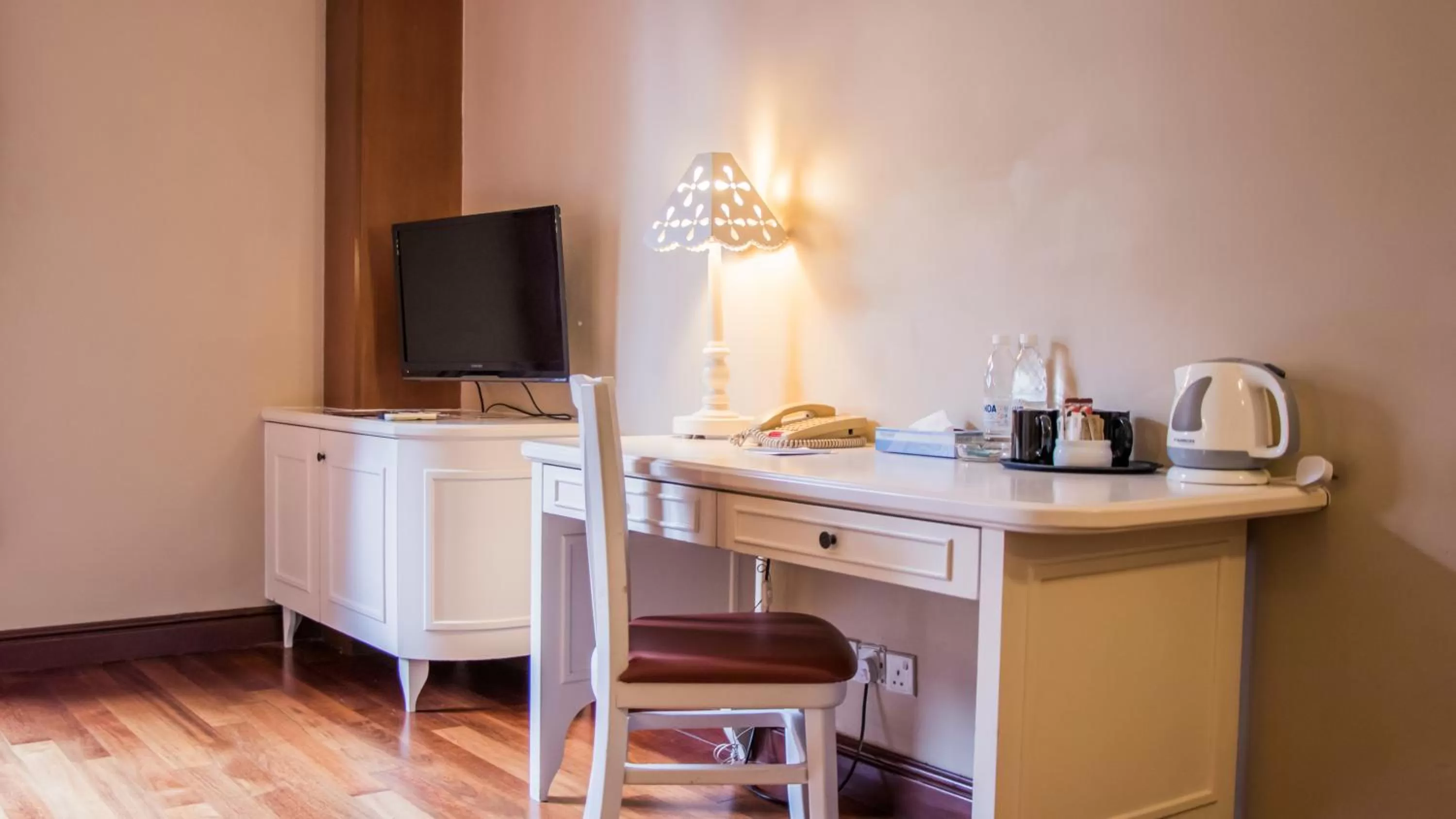 TV and multimedia in Colmar Tropicale