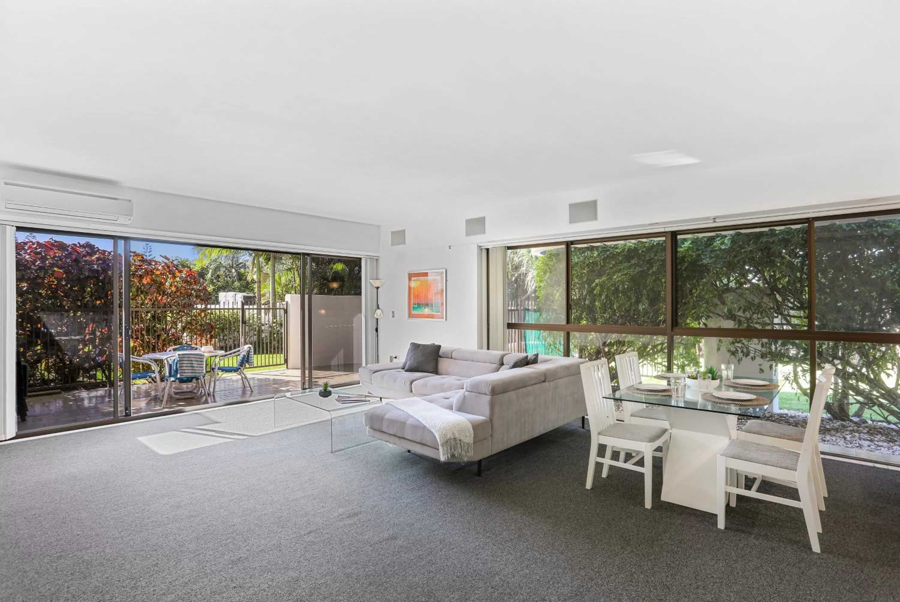 Living room in De Ville Apartments