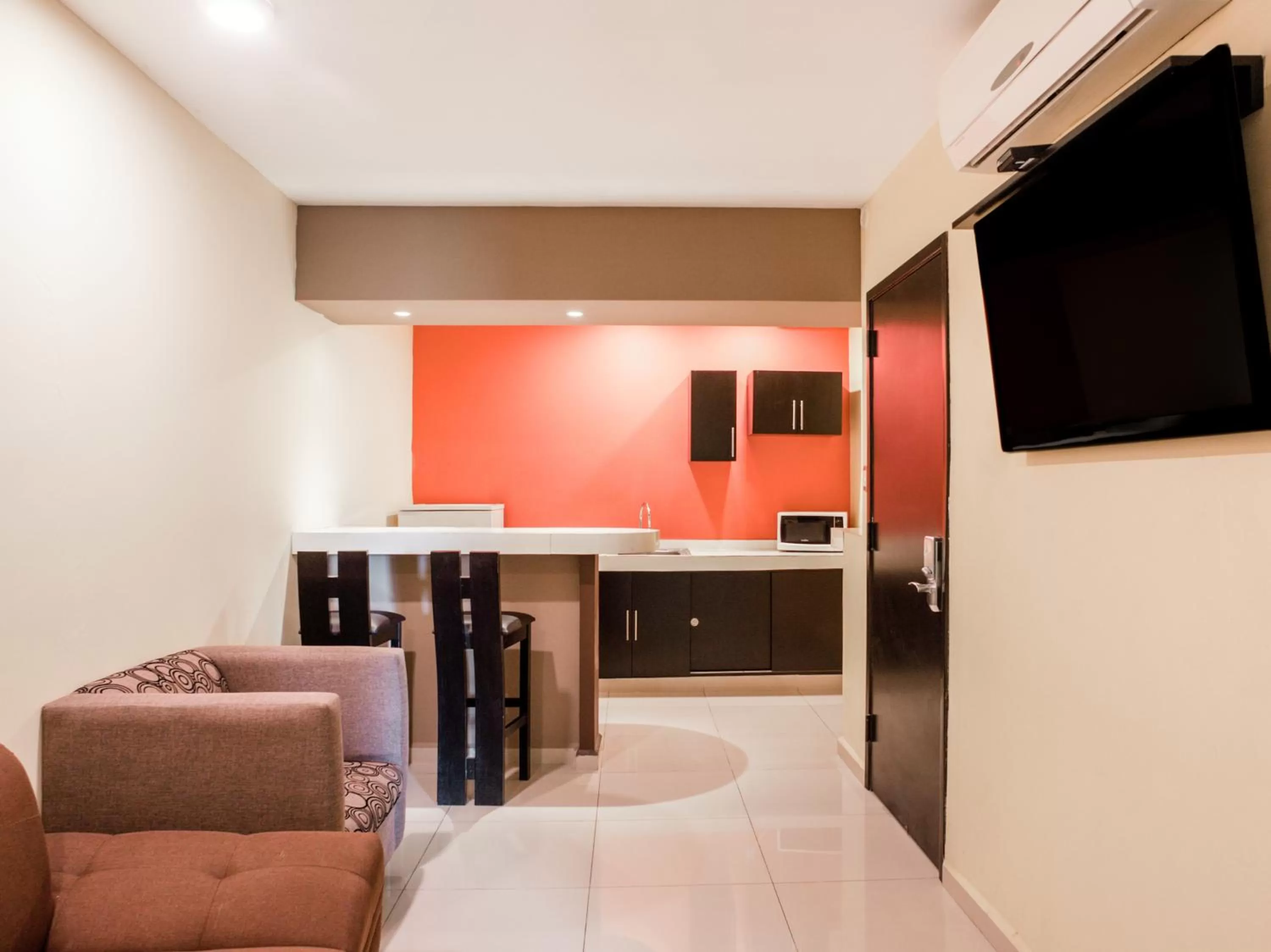 TV and multimedia in Veracruz Suites Hotel