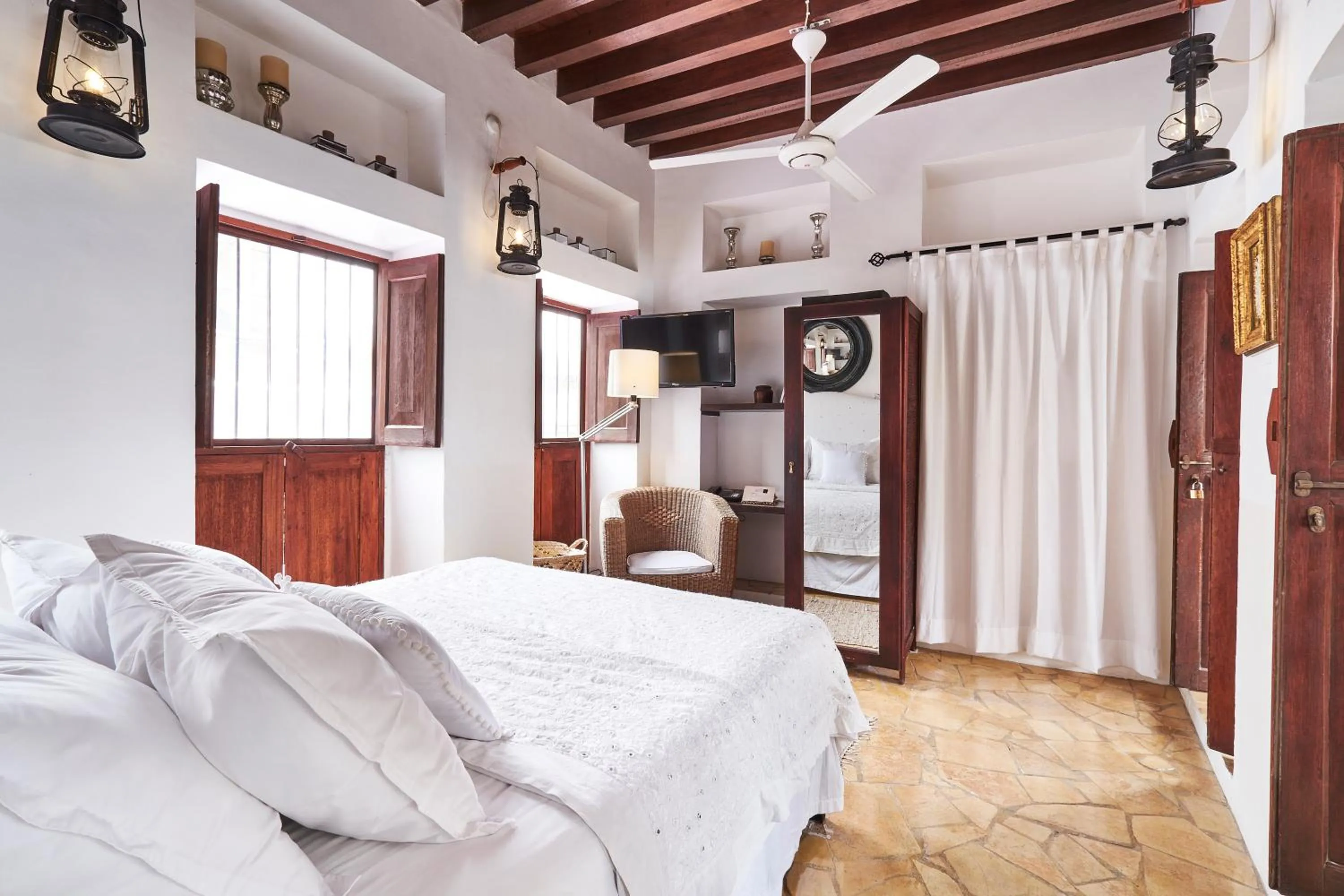 Bedroom, Bed in XVA Art Hotel