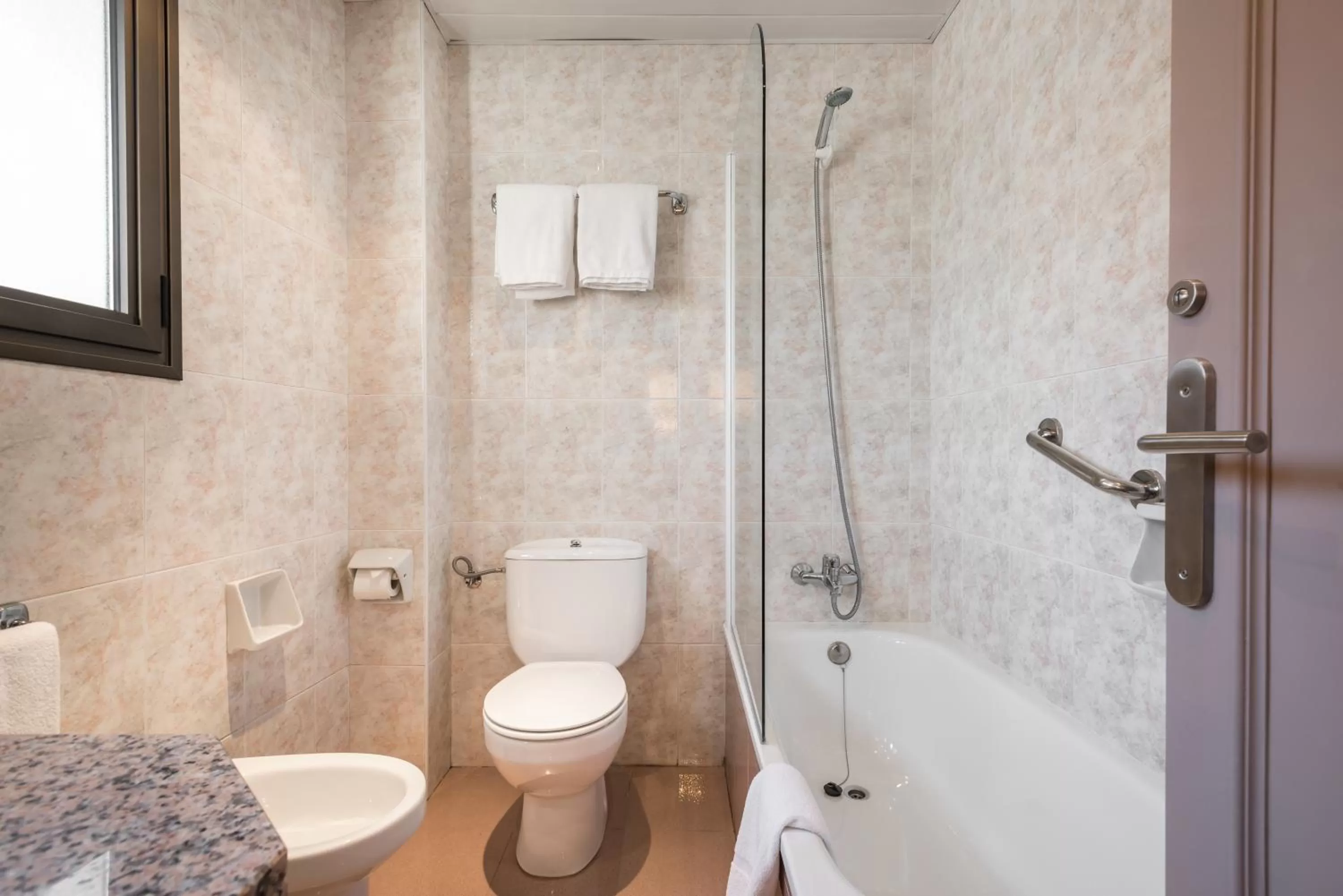 Toilet in Riu Nere Mountain Hotel