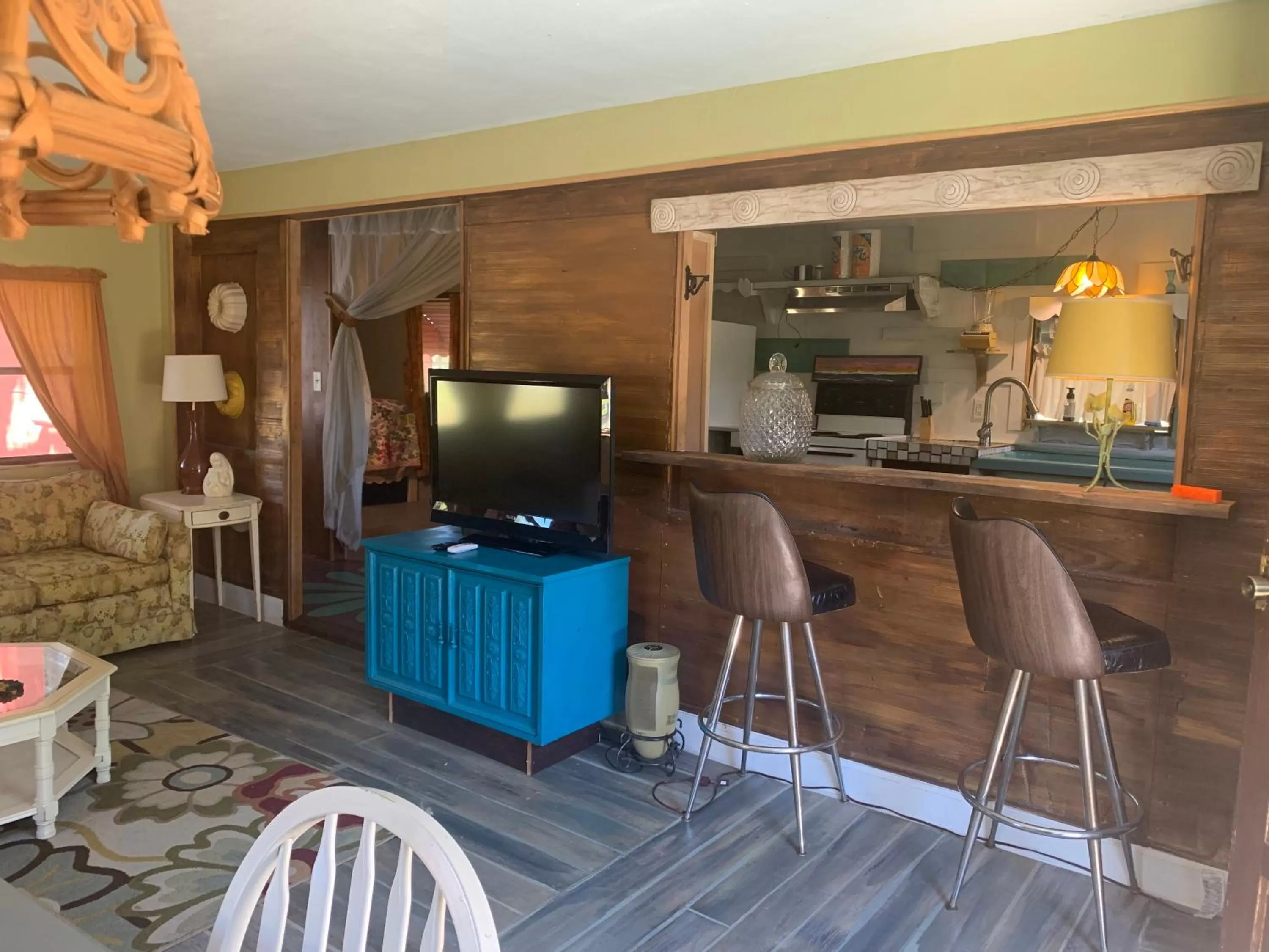 Living room in Nature Coast Inn & Cottages