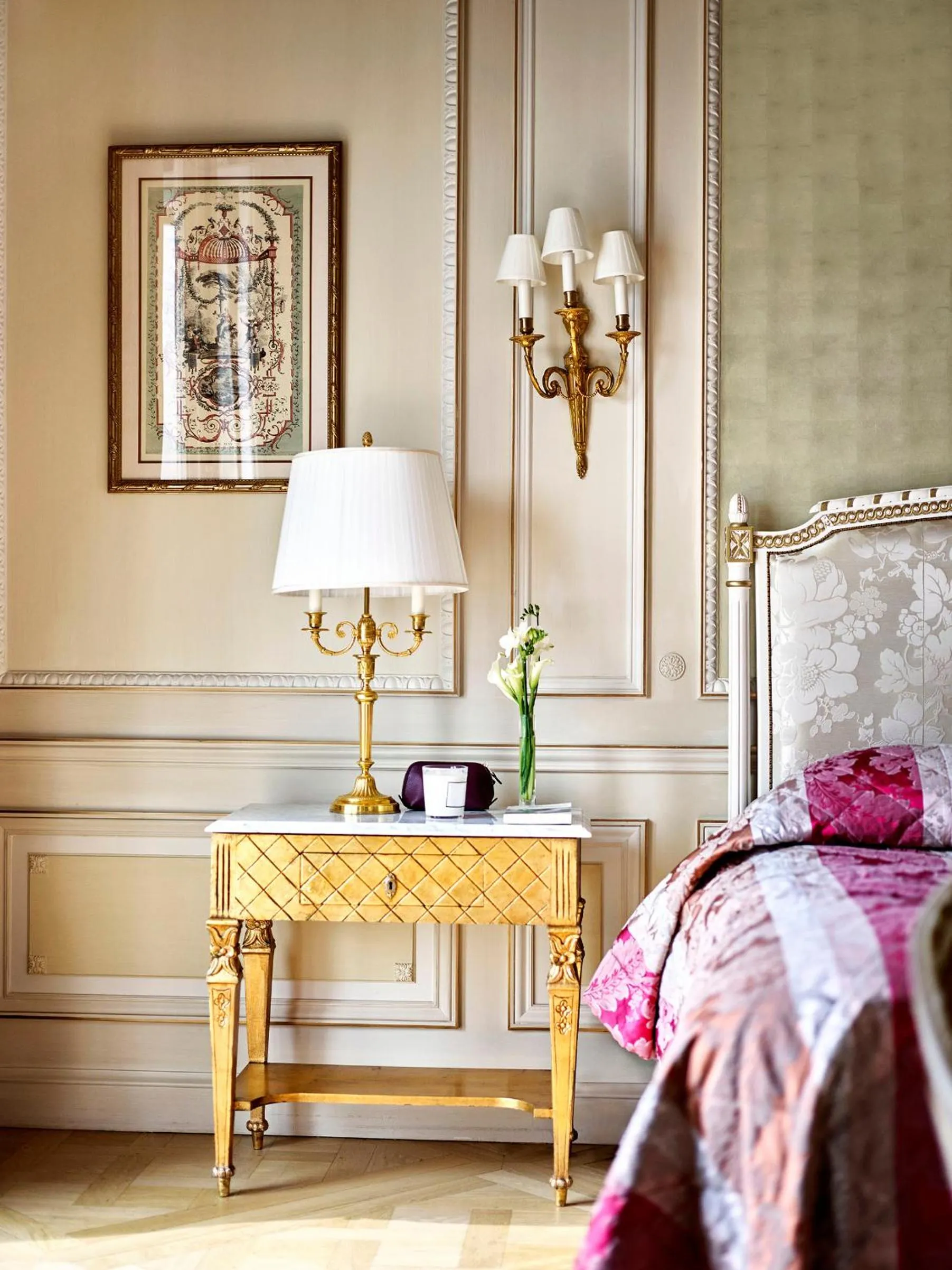 Bedroom, Bed in Le Meurice – Dorchester Collection