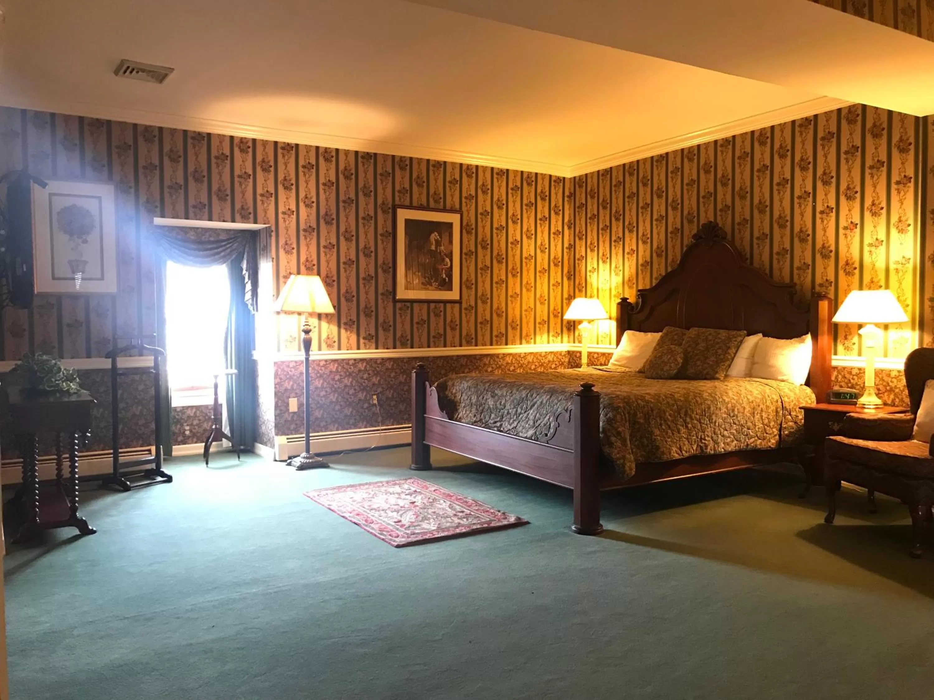 Bed in Waynebrook Inn