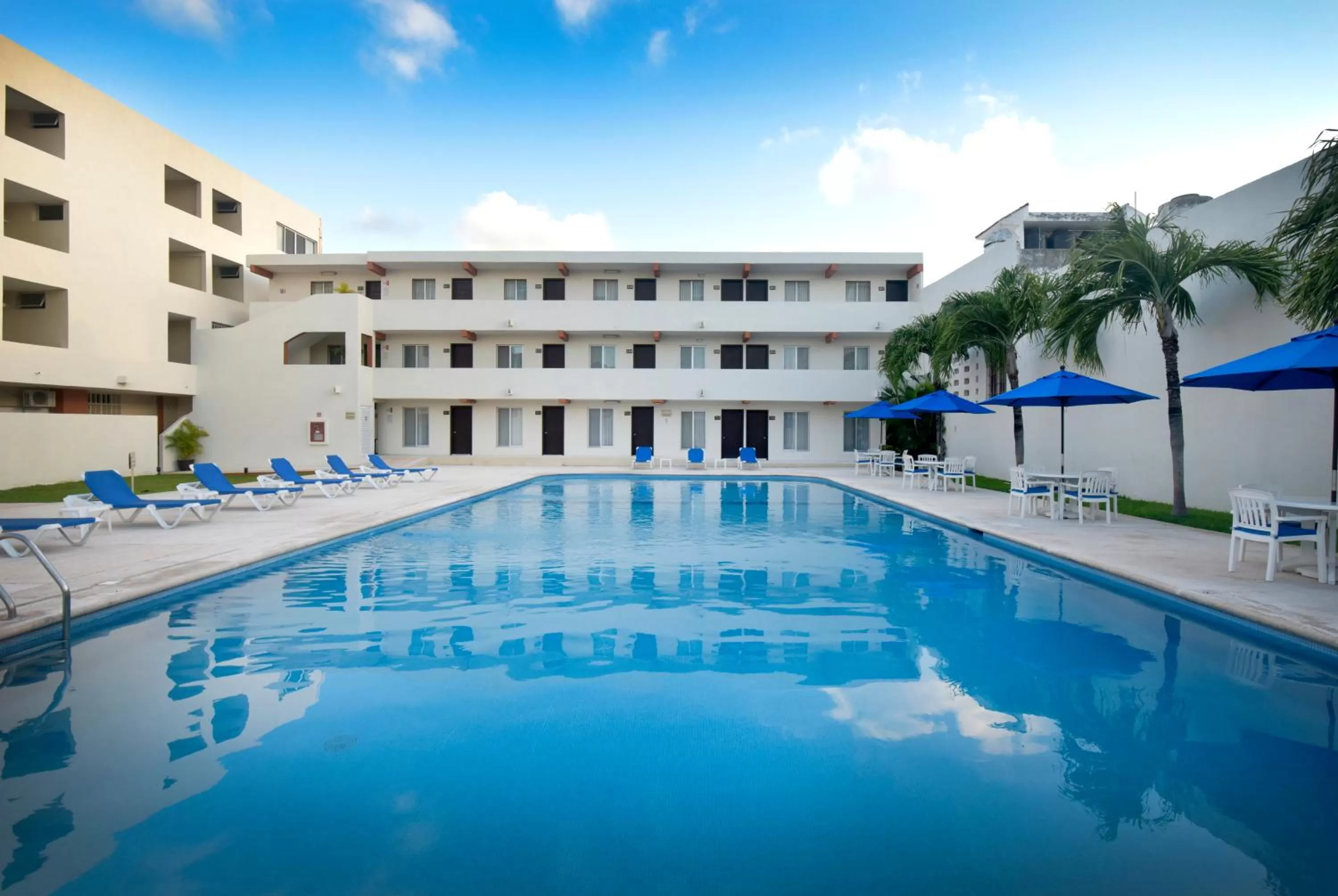 Swimming pool in Hotel Bonampak