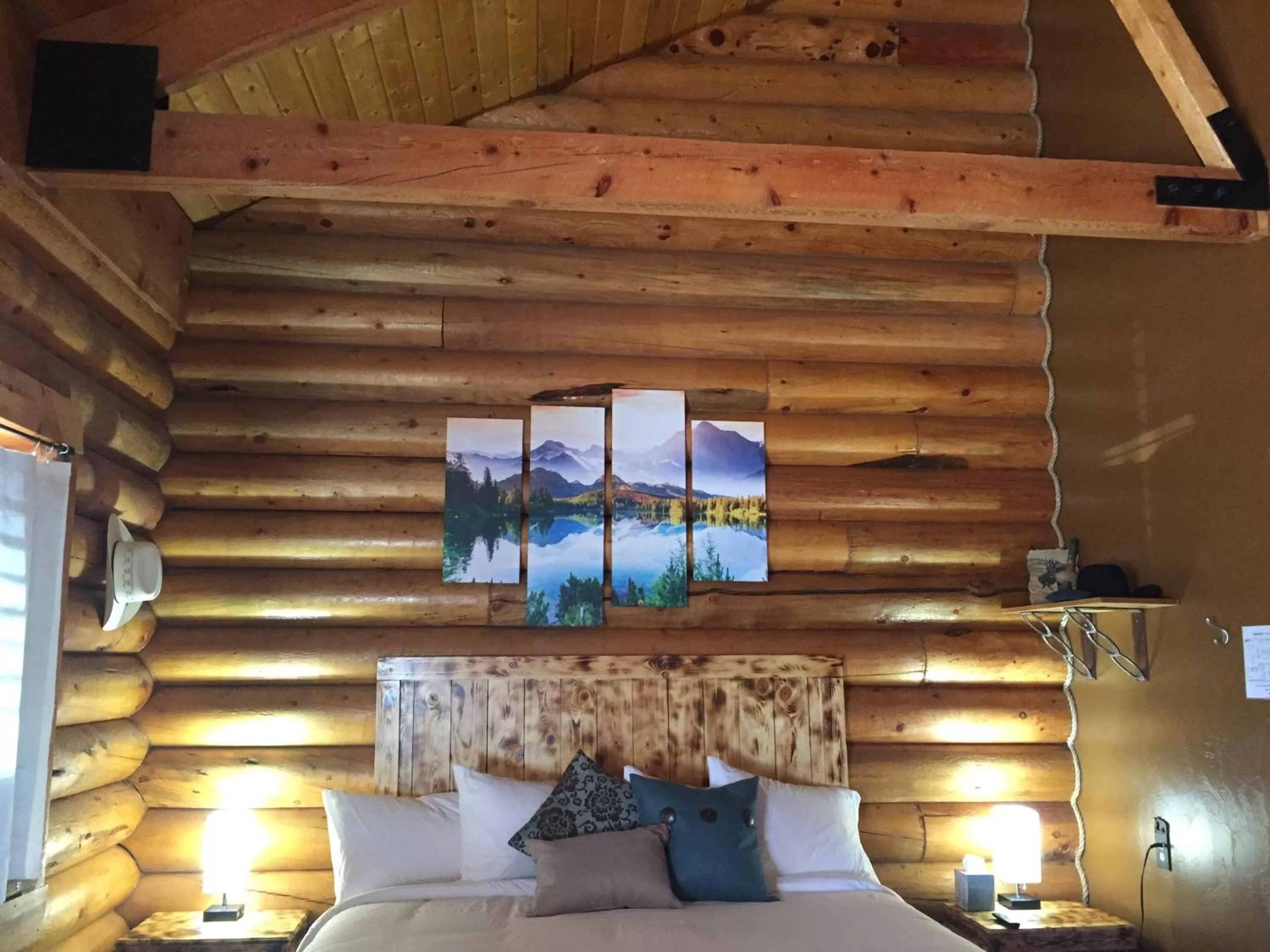 Deluxe King Suite in Ponderosa Inn