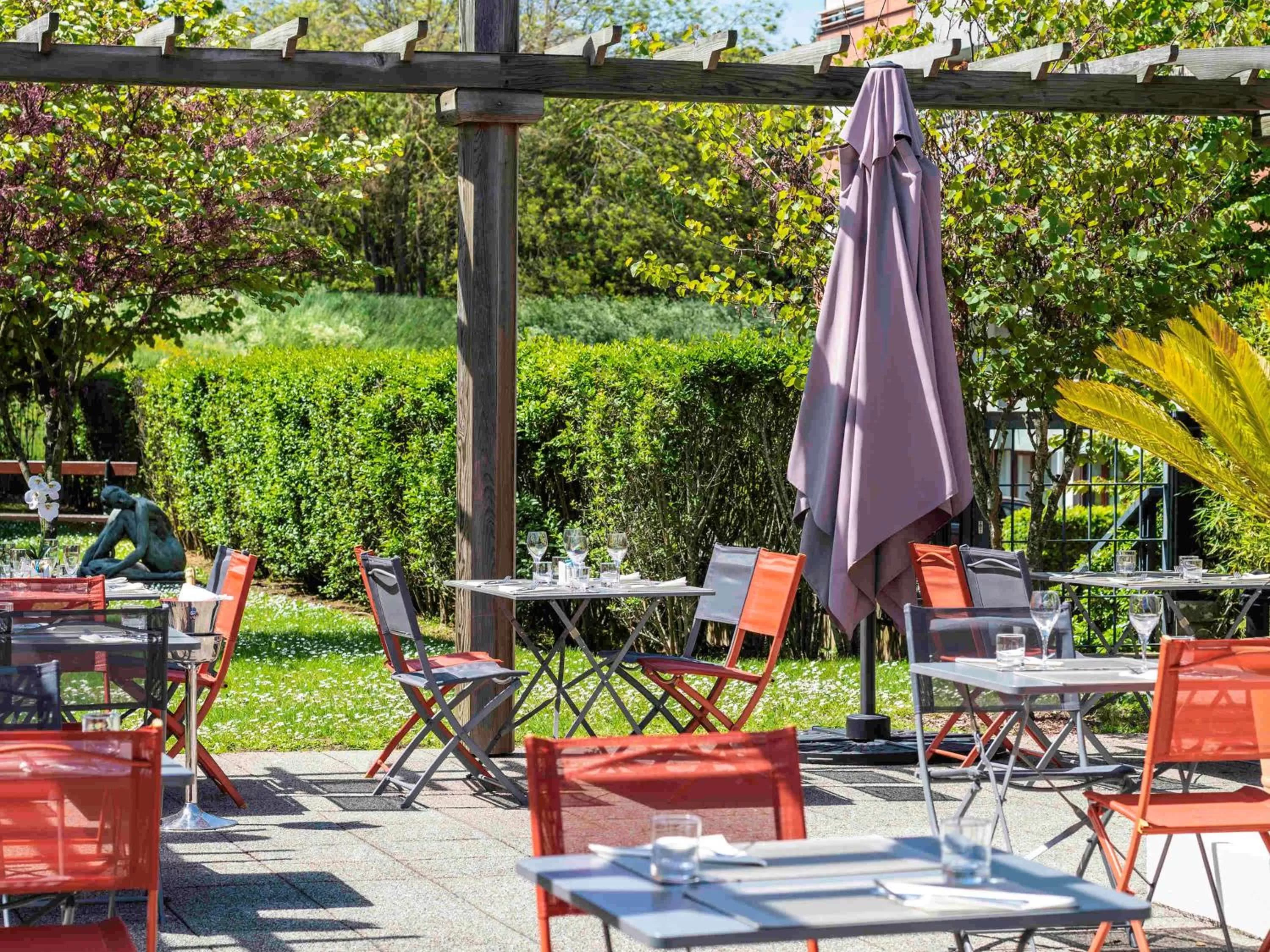 Restaurant/places to eat in Mercure Maurepas Saint Quentin