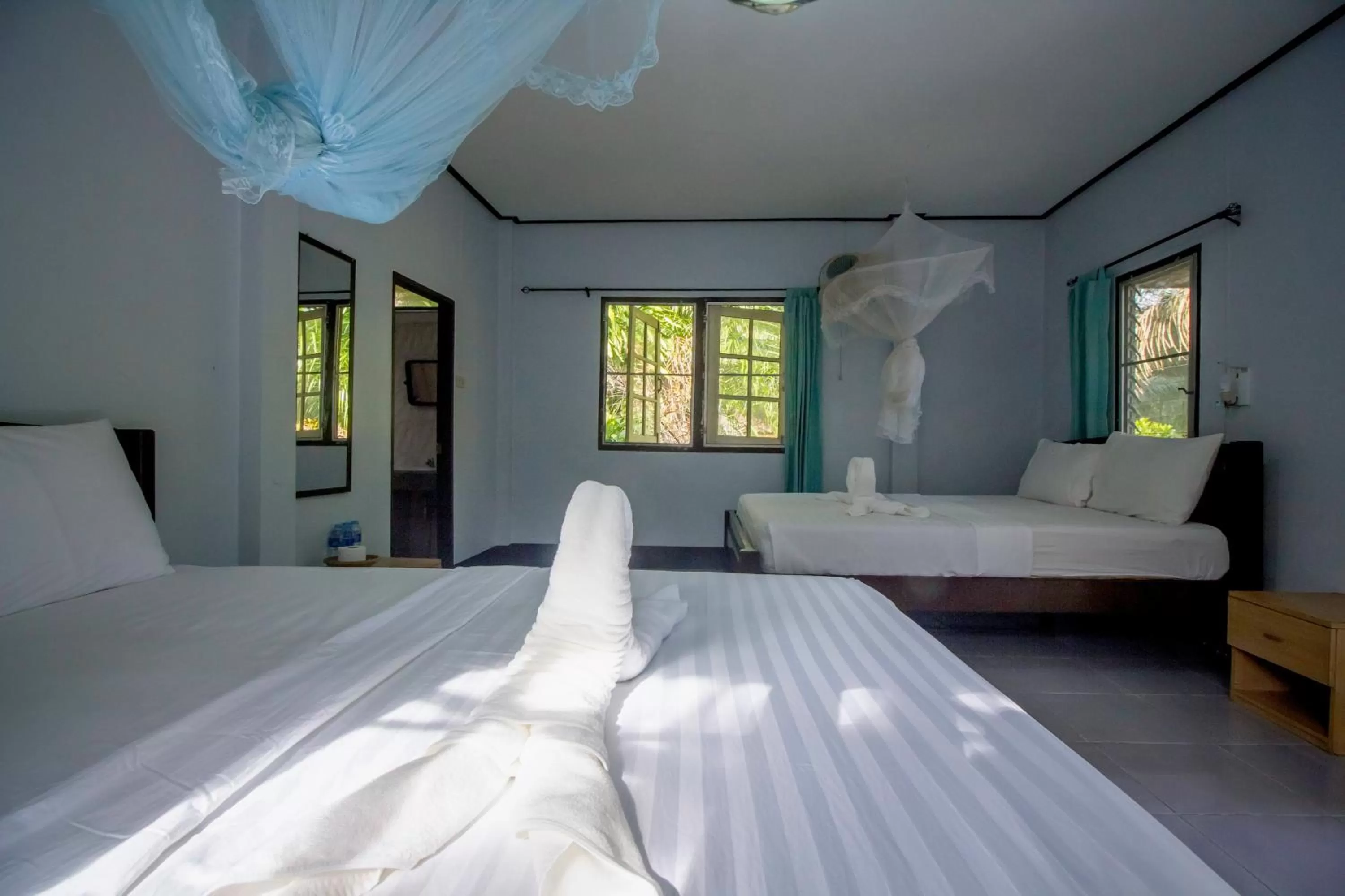 Bed in Khao Sok Palmview Resort