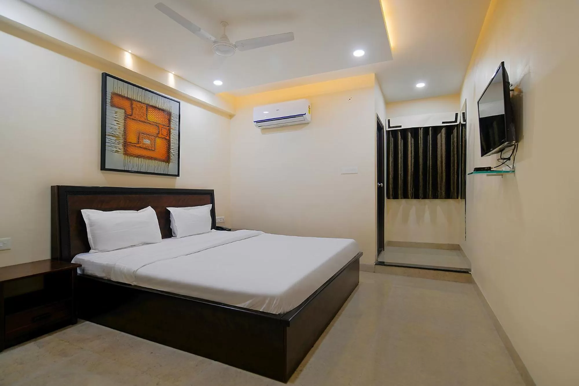 Bed in FabHotel Imperial Regency